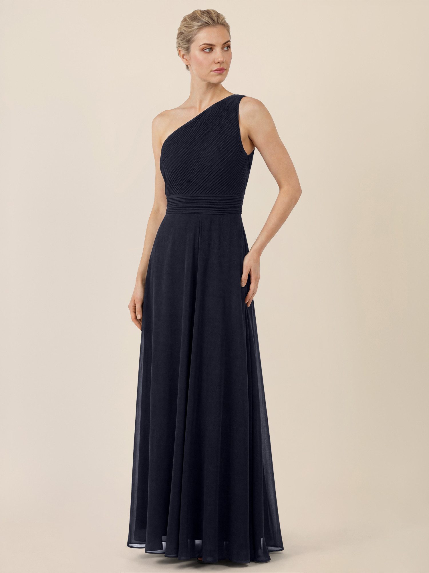 Apart Chiffonkleid mit One-Shoulder-Design