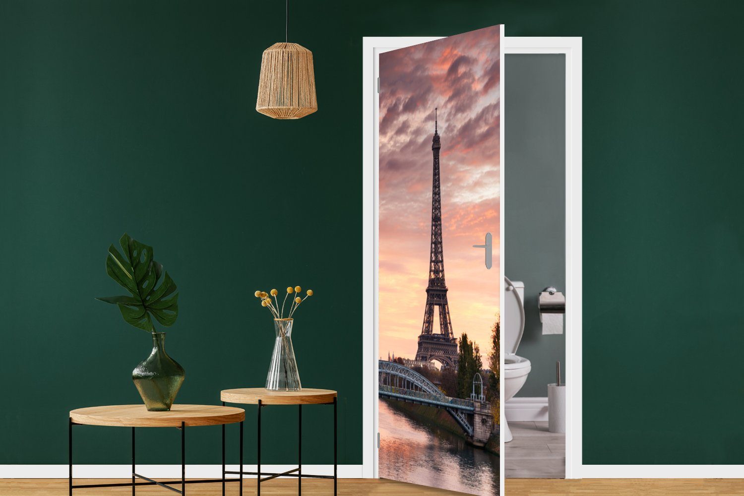 Matt, Fototapete cm Türaufkleber, Eiffelturm Himmel Paris, über für wunderschöner St), in MuchoWow orangefarbener (1 bedruckt, 75x205 Türtapete Tür, Ein dem