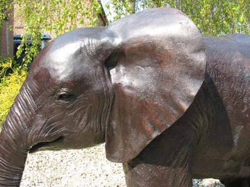 Bronzeskulpturen Skulptur Bronzefigur Elefant mit Rüssel unten Wasserspeier