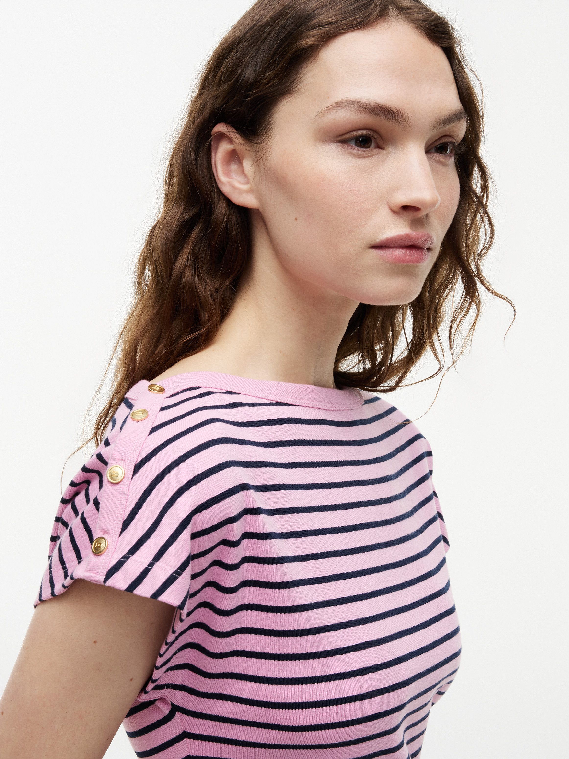 Tommy Hilfiger Kurzarmshirt GOLD BTN CAP-SLV BOAT-NK TEE Baumwolle, mit goldfarbenen Knöpfen