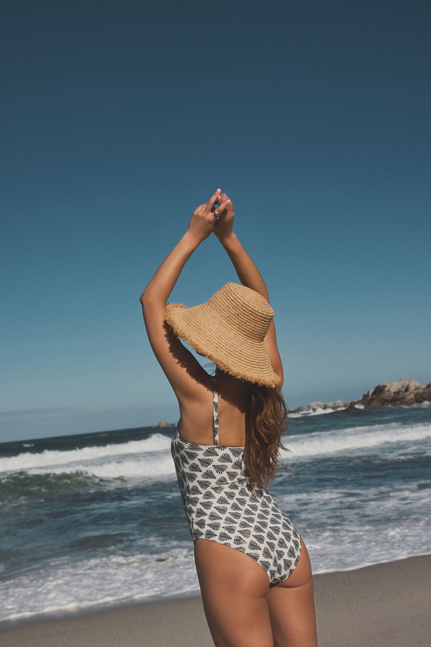 Next Badeanzug Bauchformender Bandeau-Badeanzug mit Twist-Detail (1-St) günstig online kaufen