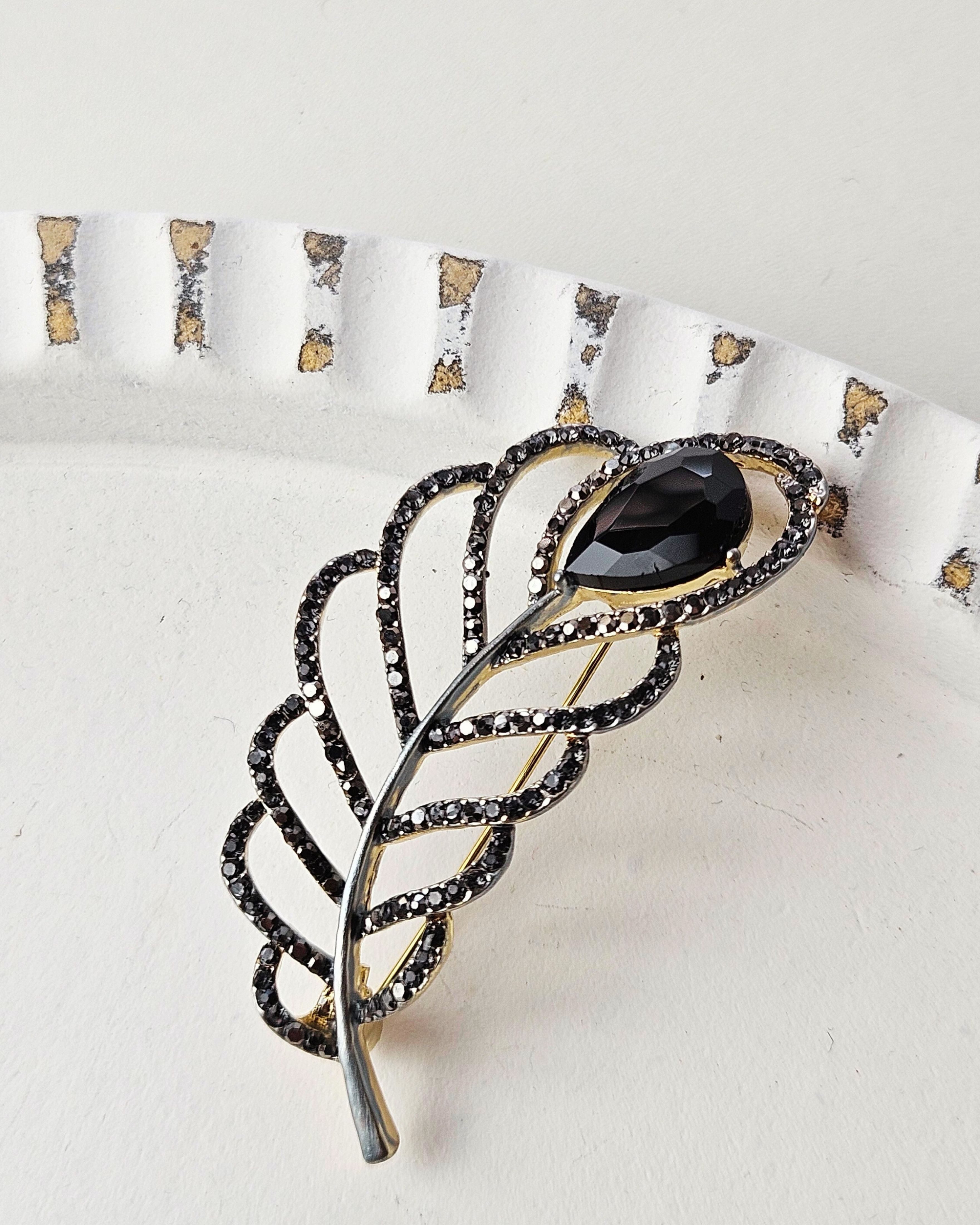 MayTree Brosche "Feder", brilliant mit schwarzem Strass (Stück, 1-tlg), sil günstig online kaufen