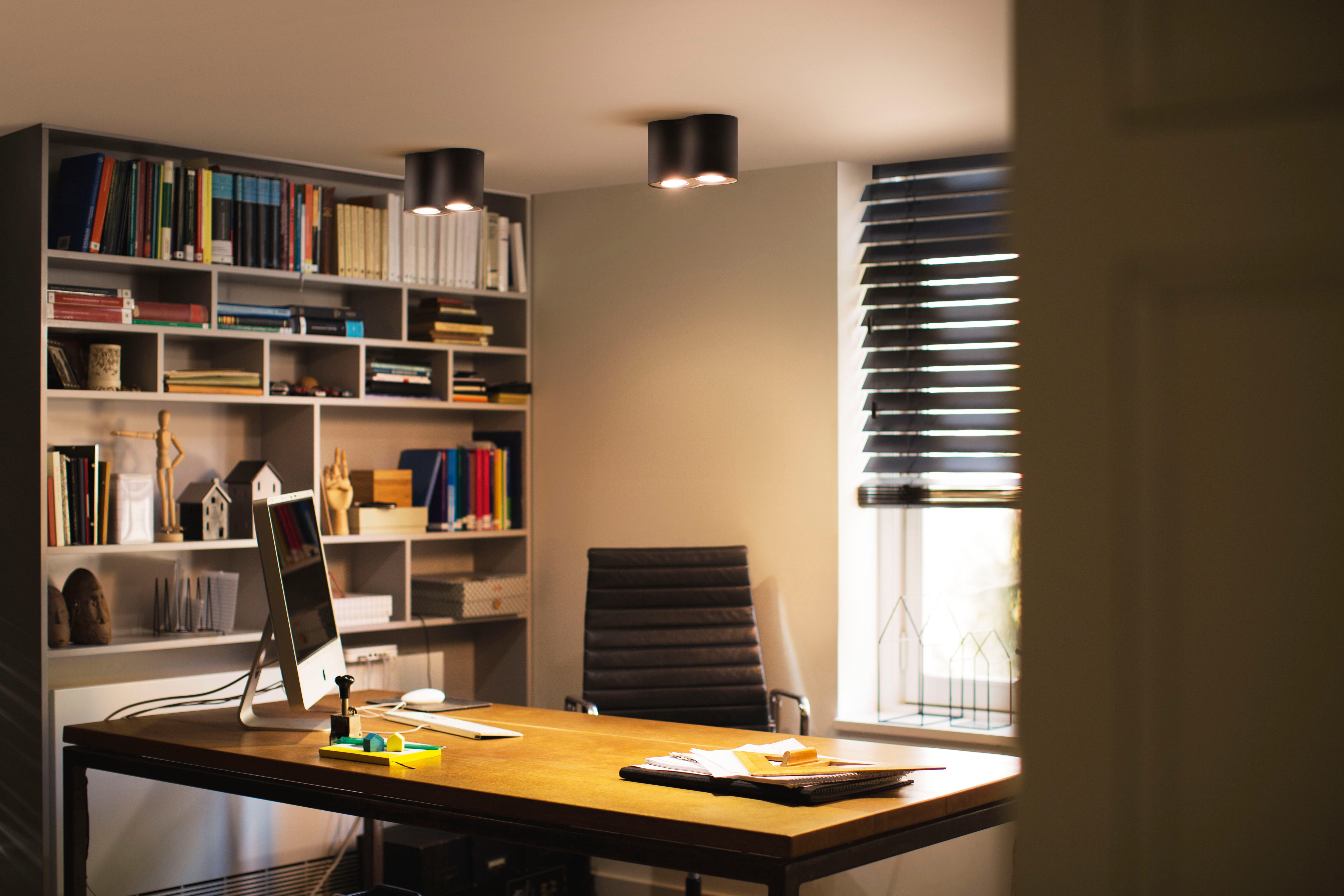 Philips Hue LED Deckenspot White Ambiance Pillar Aufbauspot Doppelspot, Abschaltautomatik, Bluetooth, CCT - über Fernbedienung, Dimmer, Dimmfunktion, Einschlafhilfe, Farbsteuerung, Farbwechsel, Fernbedienung, Infrarot inkl., Memory, nach Trennung vom Netz, Nachtlichtfunktion, Smart Home, Timerfunktion, Weckerfunktion, dimmbar über Fernbedienung, mehrere Helligkeitsstufen, LED wechselbar, warmweiß - kaltweiß, App- & Sprachsteuerung, Smart Home, versch. Weißtöne, Dimmschalter