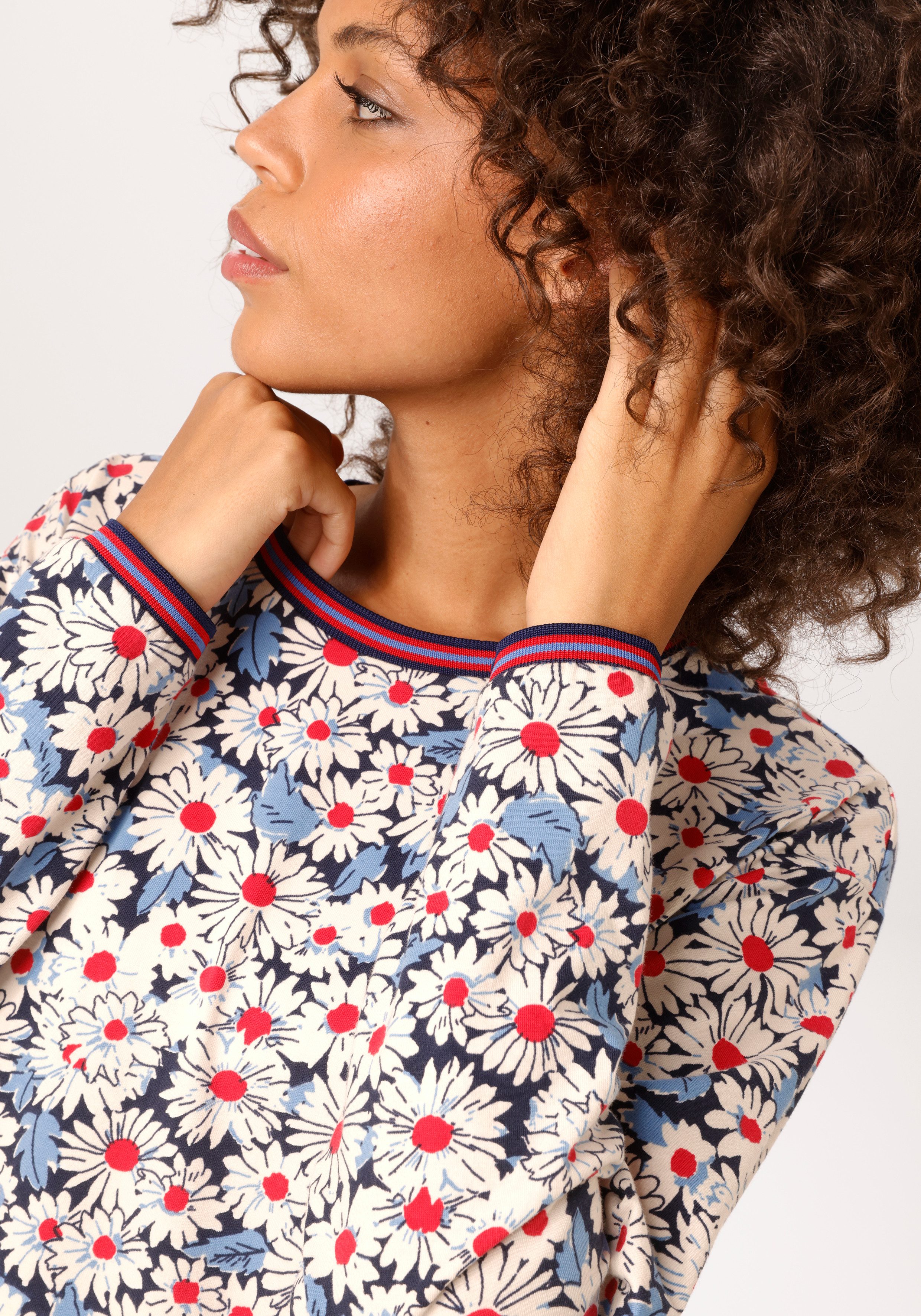 Aniston CASUAL Sweatshirt allover mit Blüten bedruckt - NEUE KOLLEKTION