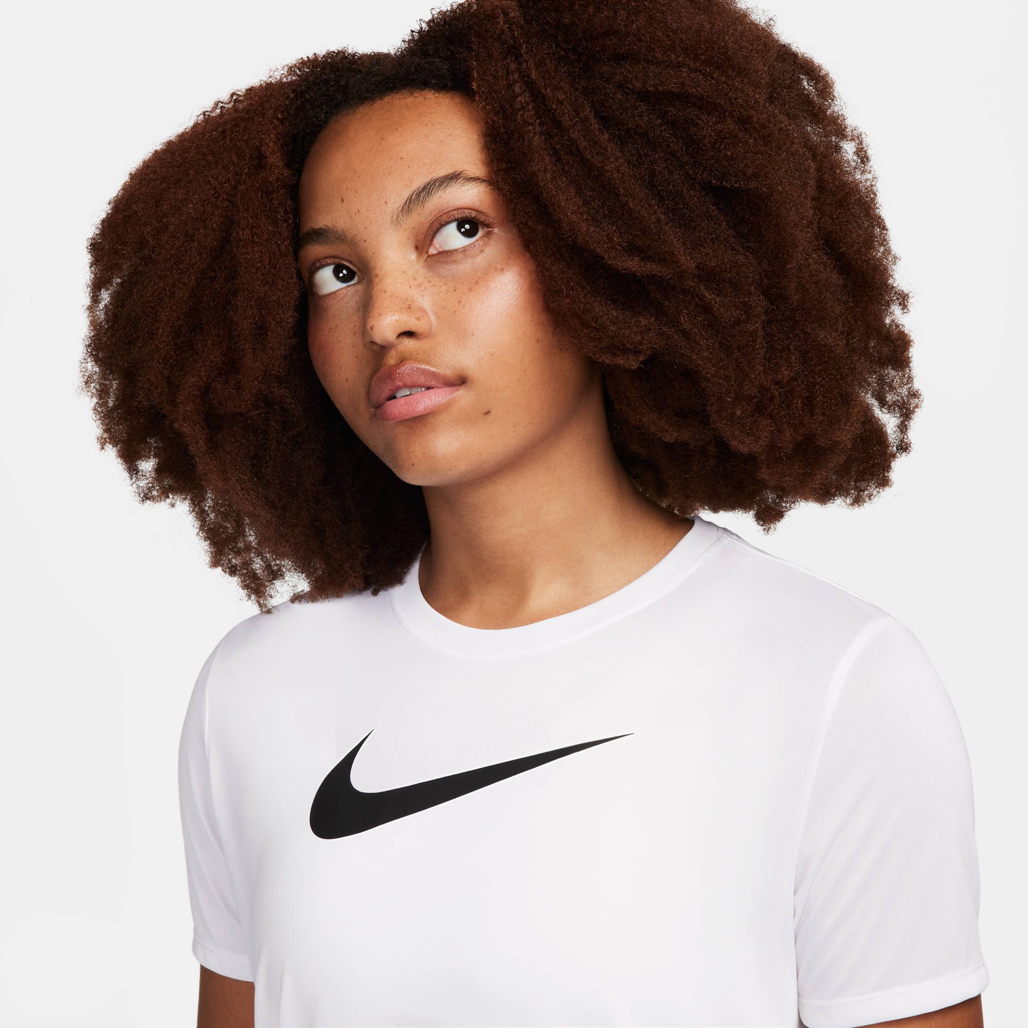 Nike T-Shirt Nike Women's Dri-FIT Graphic T-Shirt für Erwachsene, leichtes Material, aus Polyester, sportlicher Stil