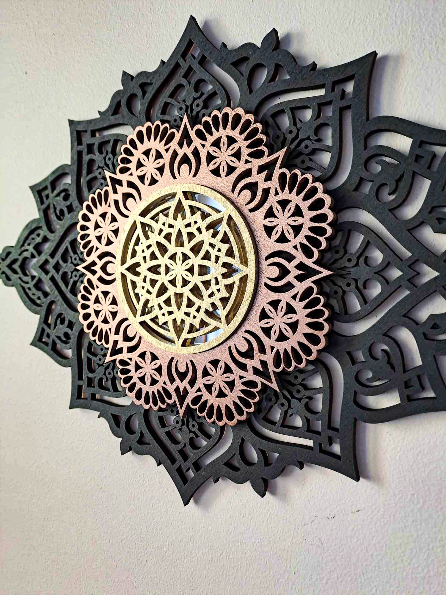 ORNAMENTI Wanddekoobjekt 3D MANDALA, Grosse moderne boho Wanddeko, Holz, 3 Schichten, Spiegel (moderne Deko Anhanger, Yoga Wandsculptur, Holzbild, stilvolle Wanddekoration, Wandpaneel, Ornament, geschnitz Wandrelief), Verzierung fur Zuhause, Wohnzimmer, Schlafzimmer, Wandkunst, 5 Größen