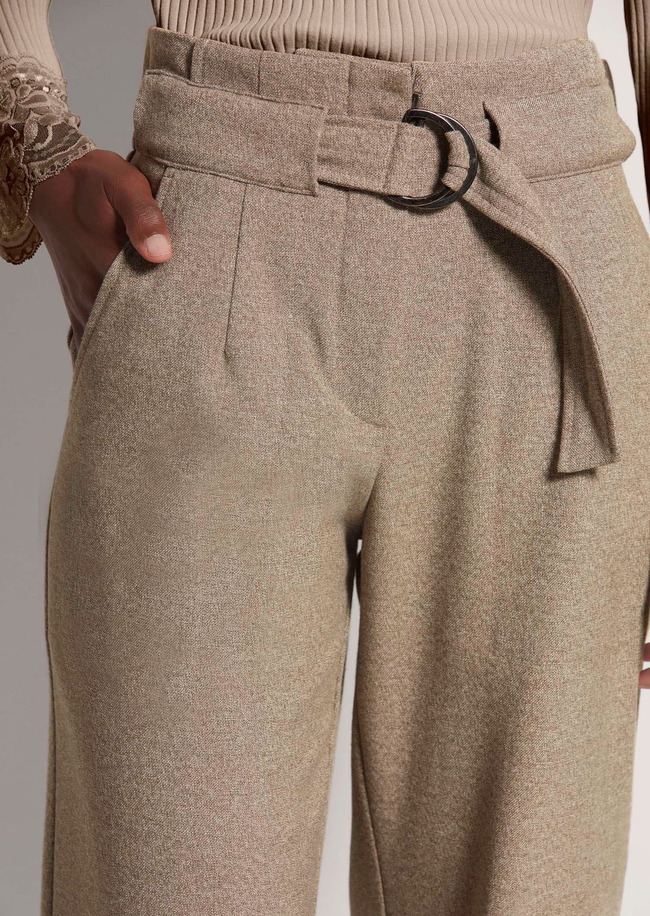 MADELEINE Cargohose Lässige Damenhose mit Gürtel und Gummisaum Lässiger Cargo-Style mit Taschen, Viskosemix