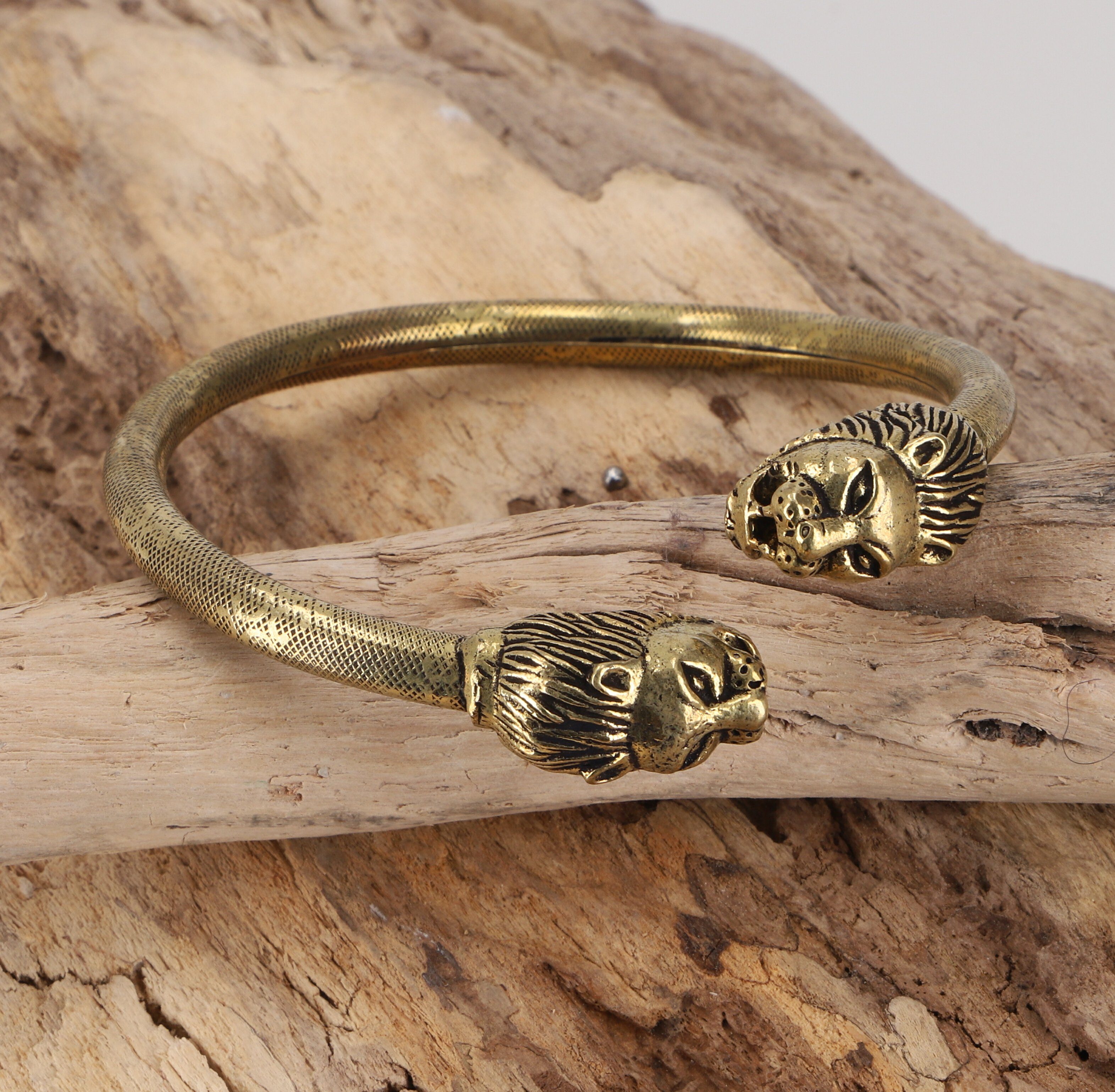 Guru-Shop Armreif Boho Armreifen, Ethno Armspange - Löwenköpfe gold