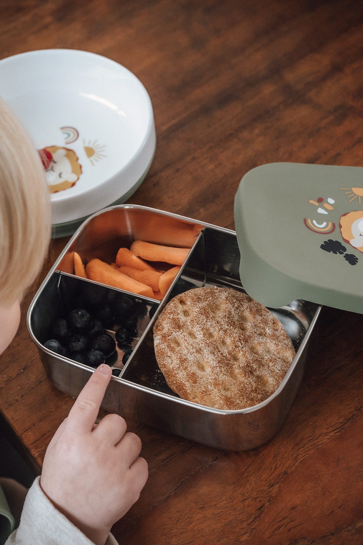 kikadu Lunchbox, Box: Stainless Steel, Lid: 100% Silicone, (1-tlg), Löwe Olive aus Edelstahl mit BPA-freiem Silikondeckel