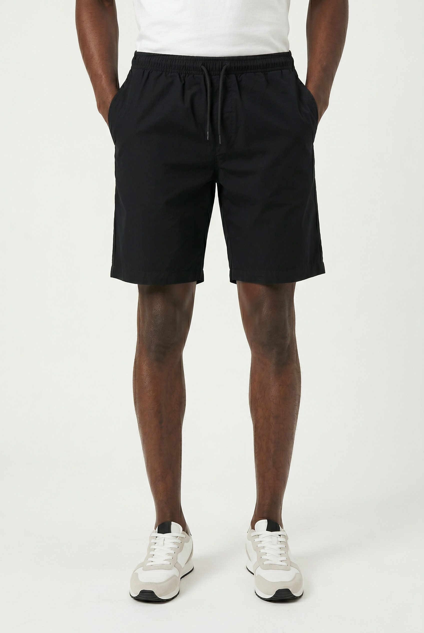 Jack & Jones Jogginghose JPSTJAIDEN DREW JOGGER SHORTS REG mit elastischem Bund