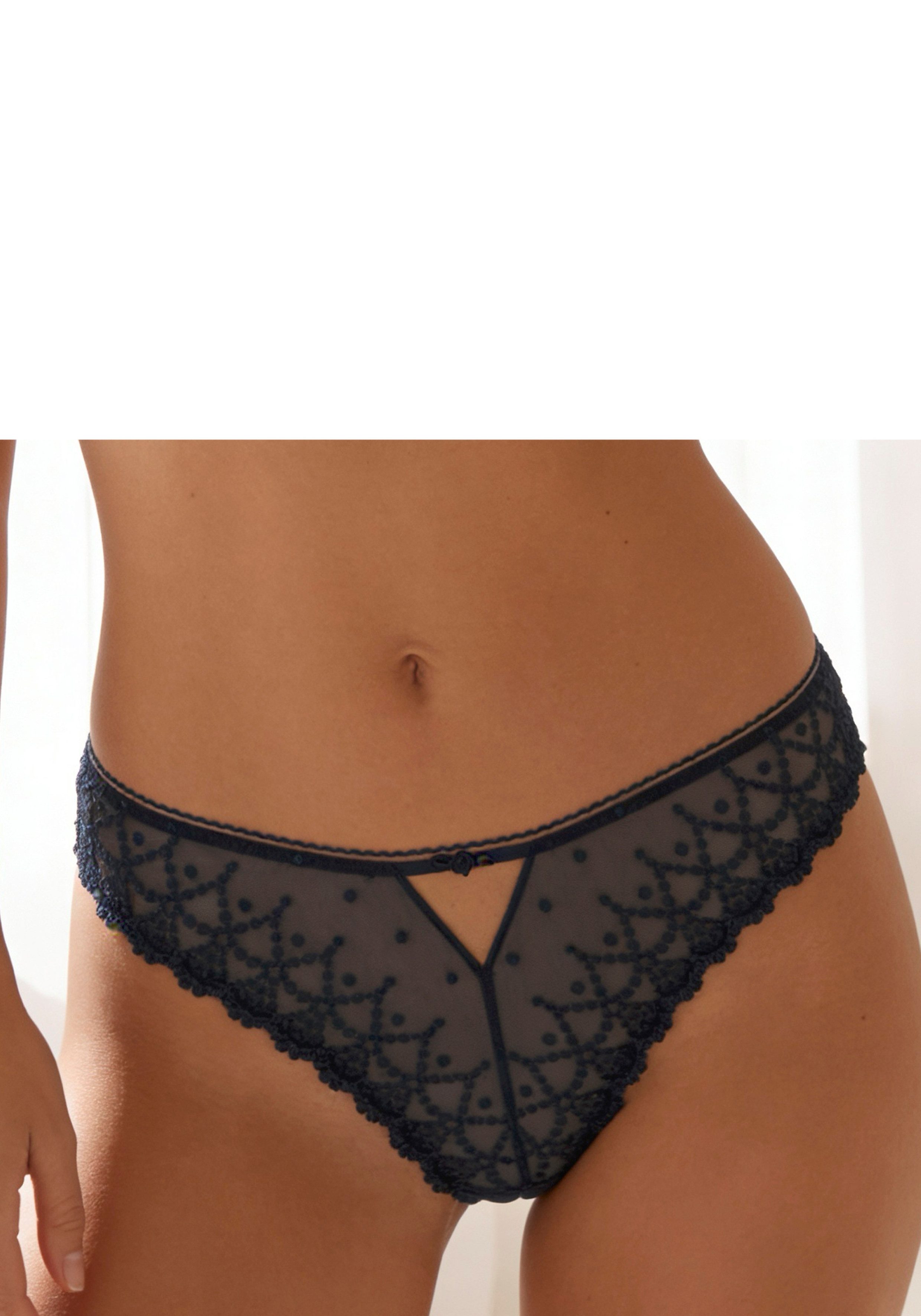LASCANA String Fabia aus edler Stickereispitze in dezent transparenter Optik