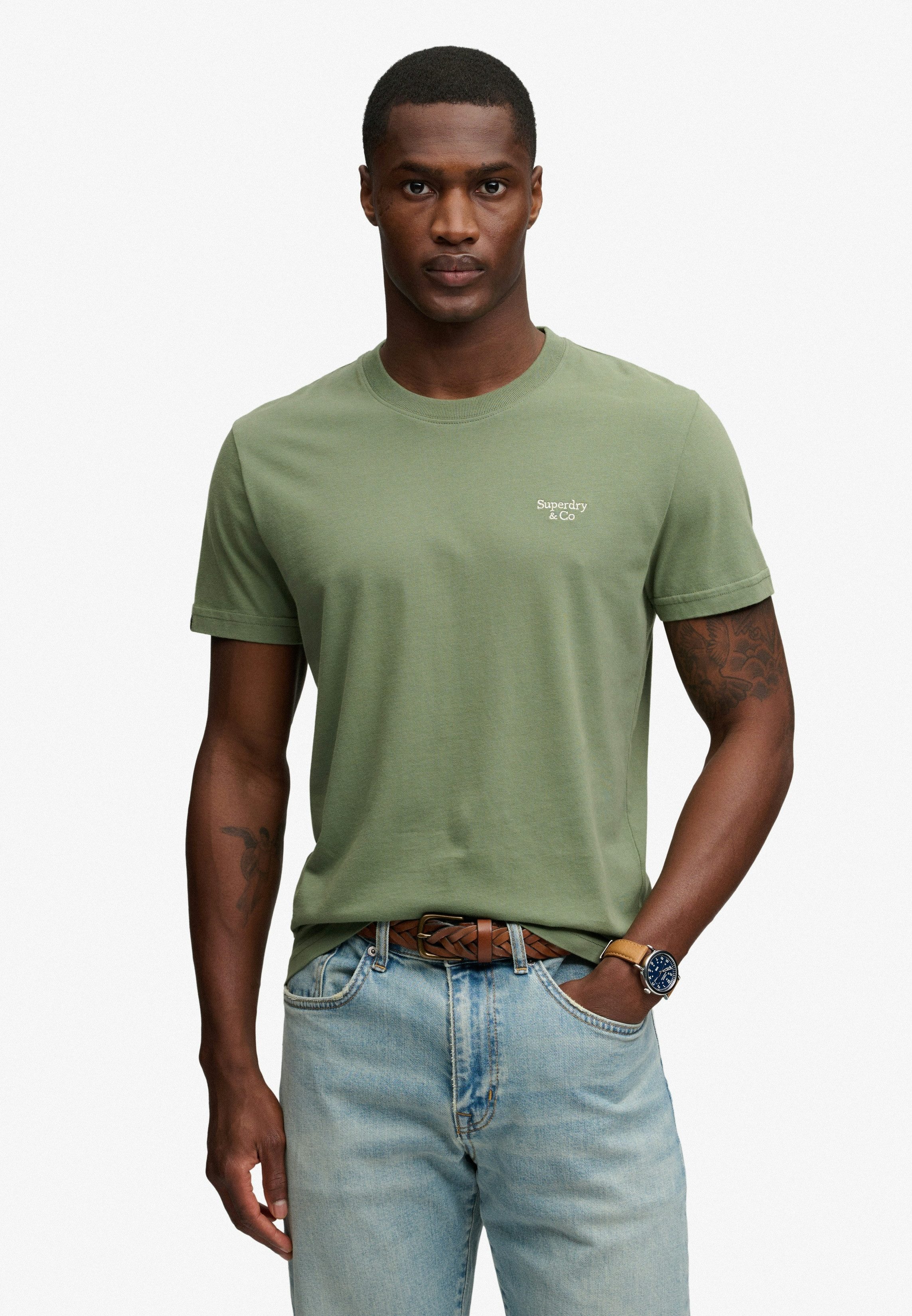 Superdry Rundhalsshirt ESSENTIAL SERIF LOGO EMB TEE Baumwolle, regular fit