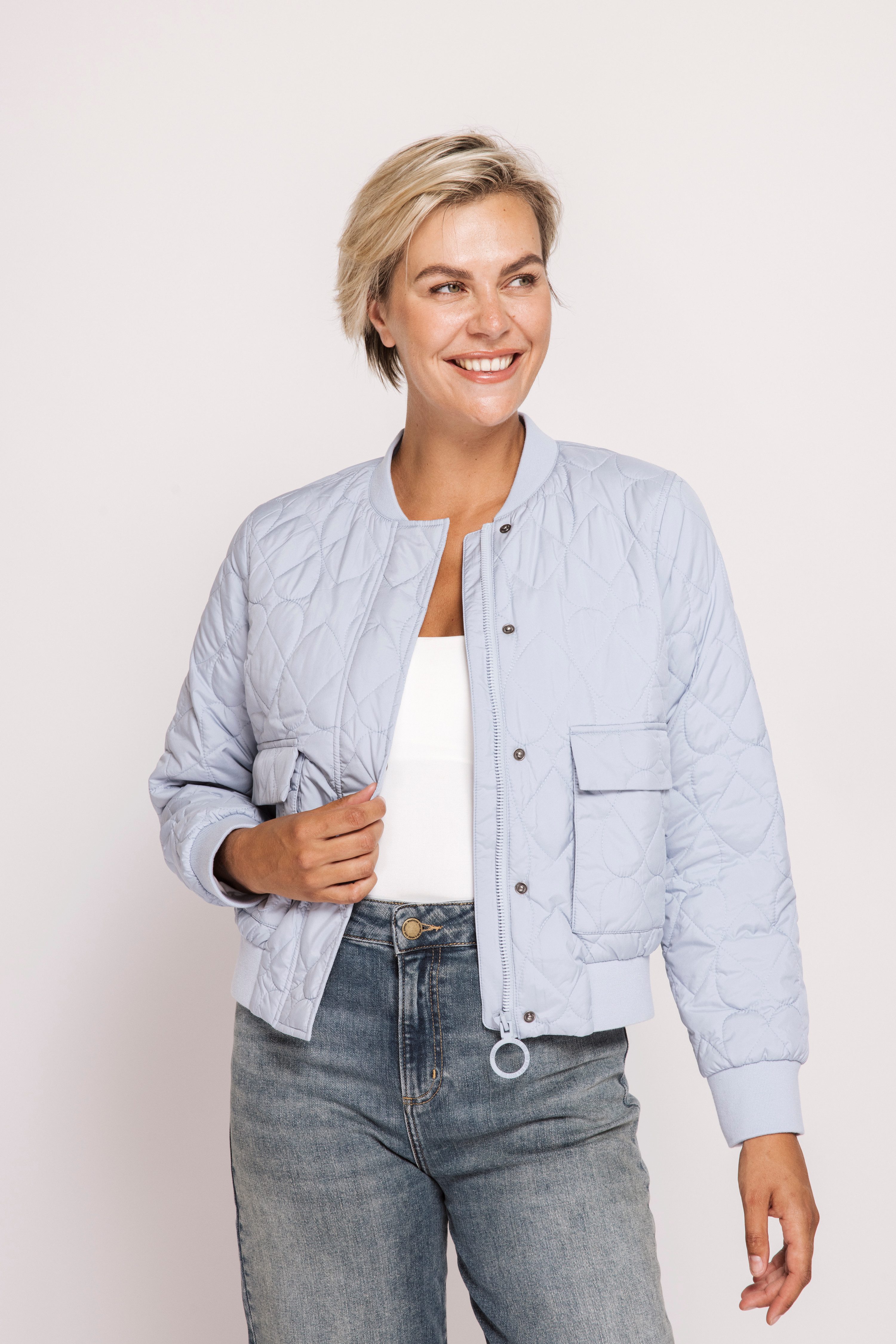 Zhrill Kurzblazer ZHJULIE PADDED moderner Blouson-Look, mit Steppung, aus Polyester