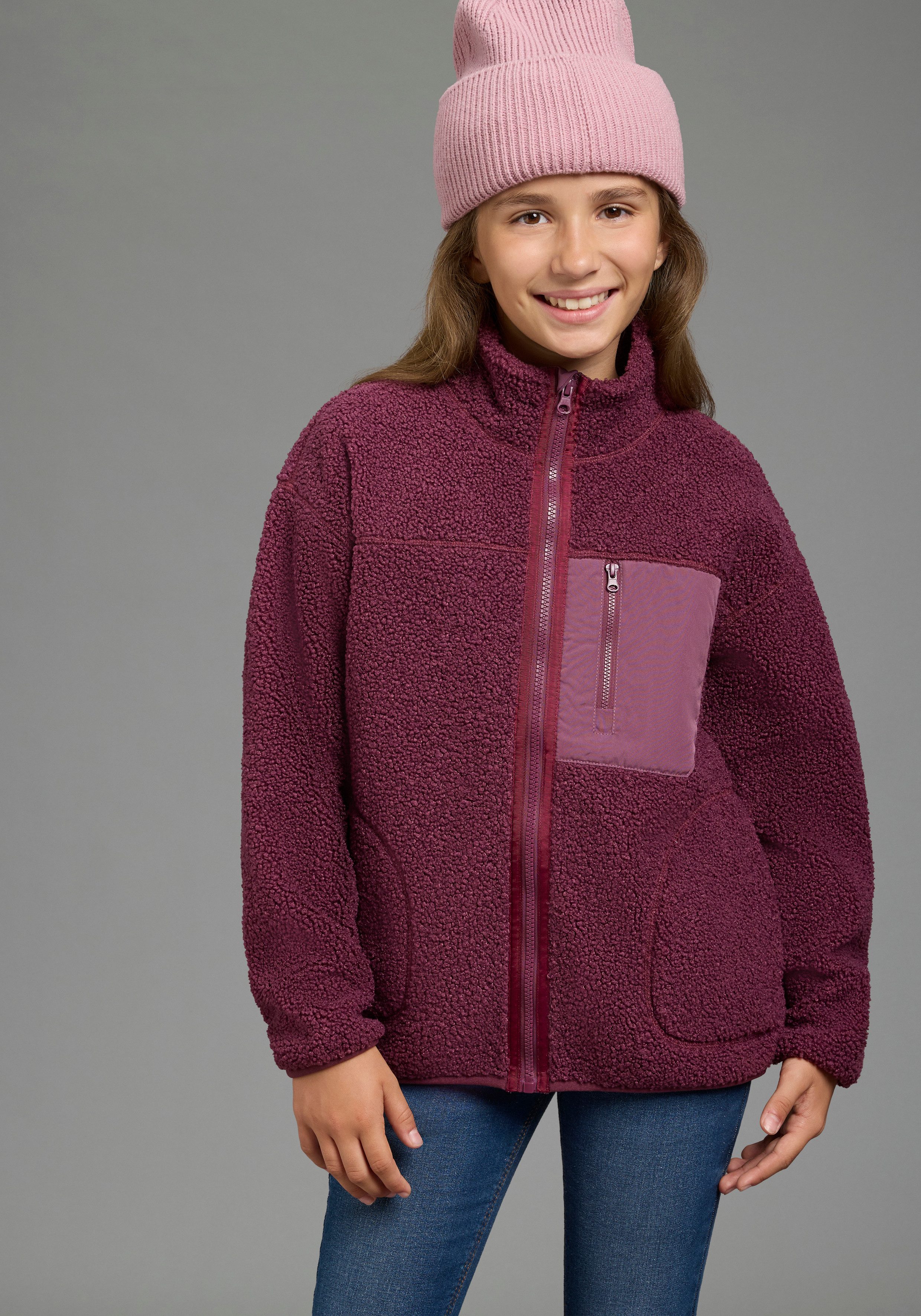 KangaROOS Sweatjacke Fleecejacke, Kuschel-Jacke mit reflektierendem Badge Weicher Teddyplüsch
