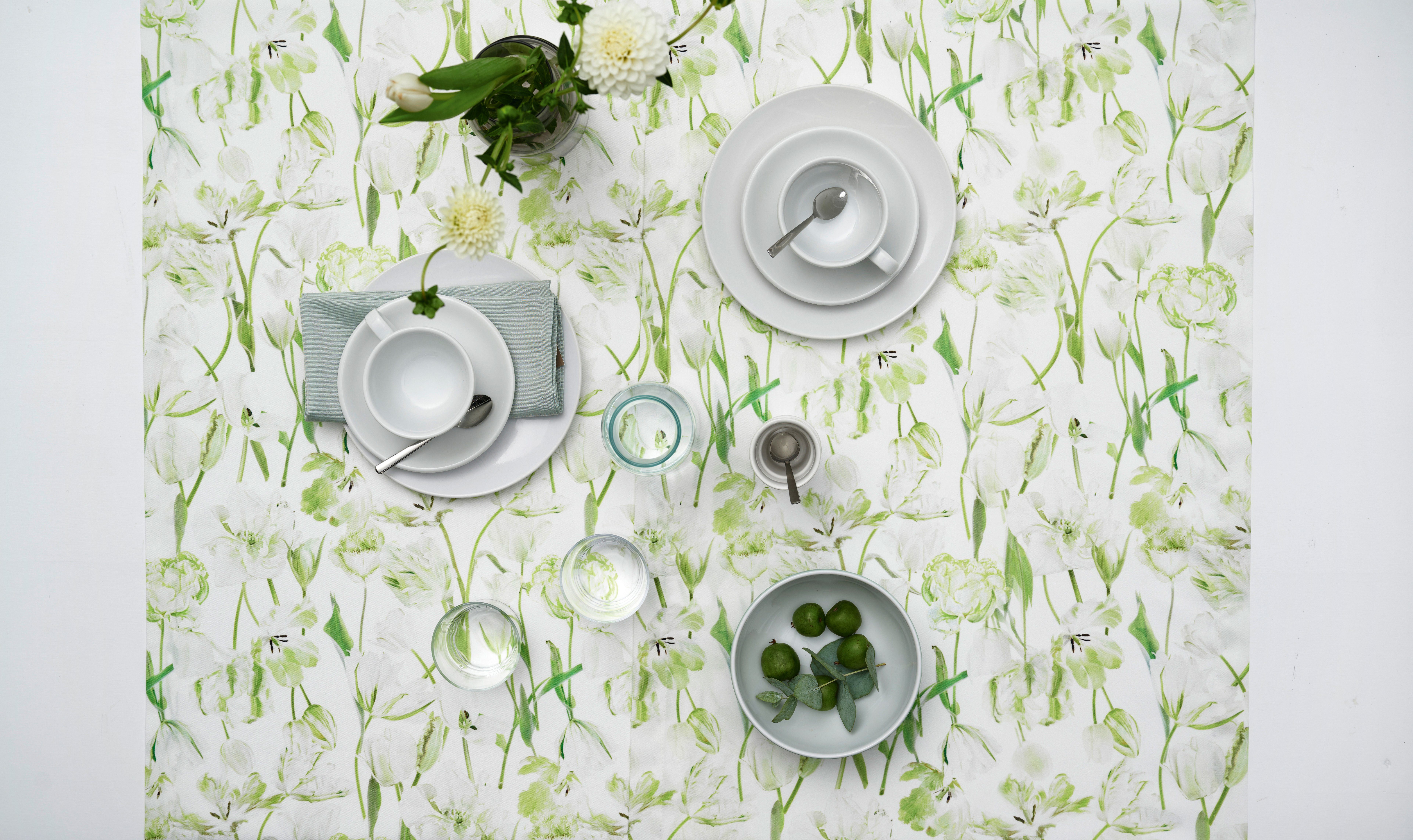 SPRINGTIME, Tischläufer 6449 Frühjahrsdeko, weiß/grün Frühling APELT (1-tlg), Digitaldruck