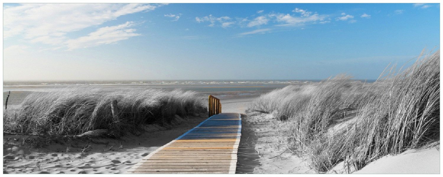 Wallario Memoboard Auf dem Holzweg zum Strand in schwarz-weiß Optik