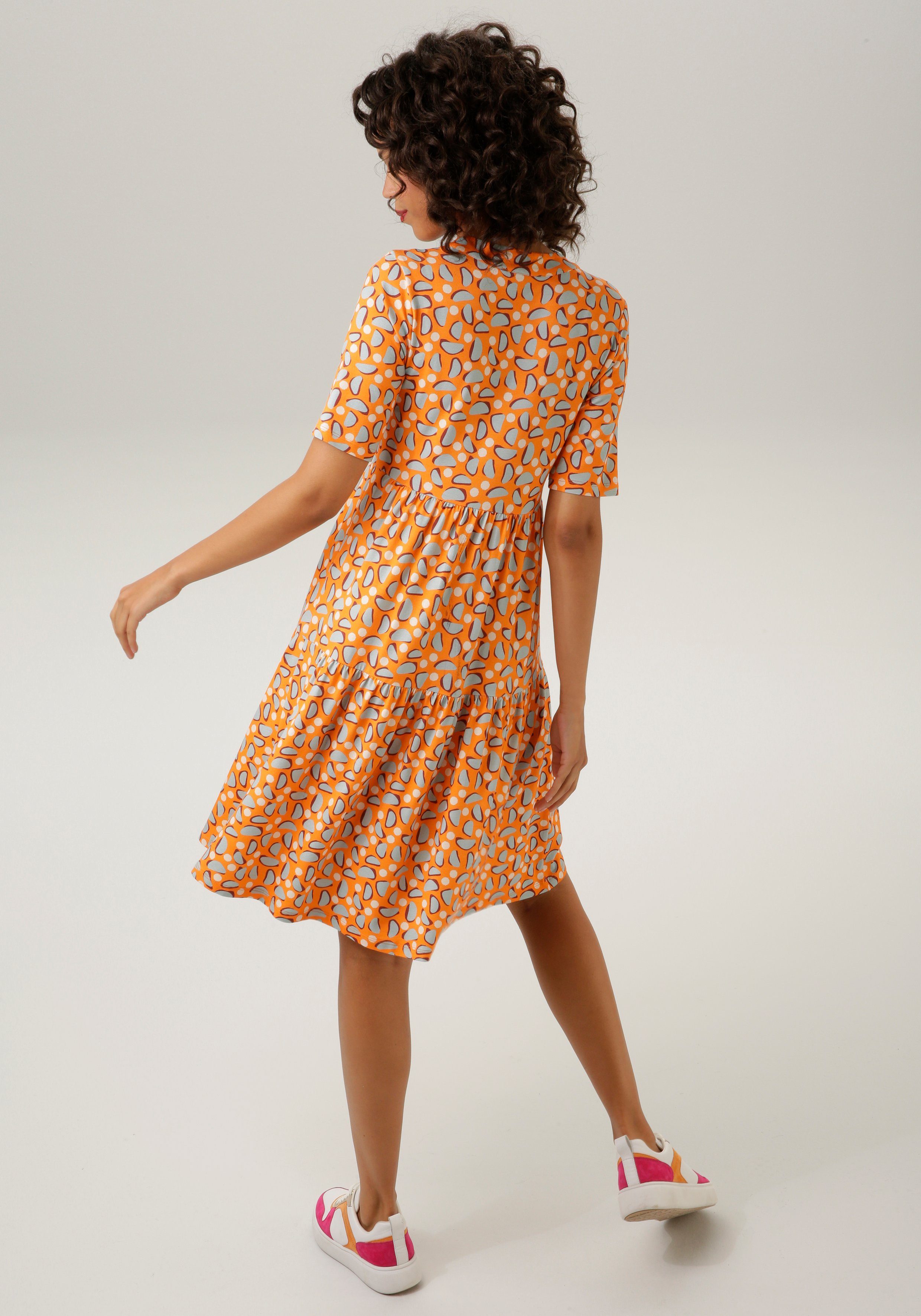 Aniston CASUAL Sommerkleid mit extravaganten, graphischem günstig online kaufen