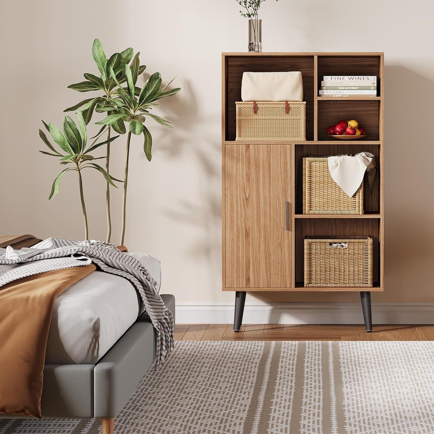 GarveeMore Bücherregal aus Holz mit 4 Ebenen im Mid-Century-Stil,60x24x104cm, multifunktionaler Aufbewahrungswürfel aus Walnussholz für Wohnzimmer