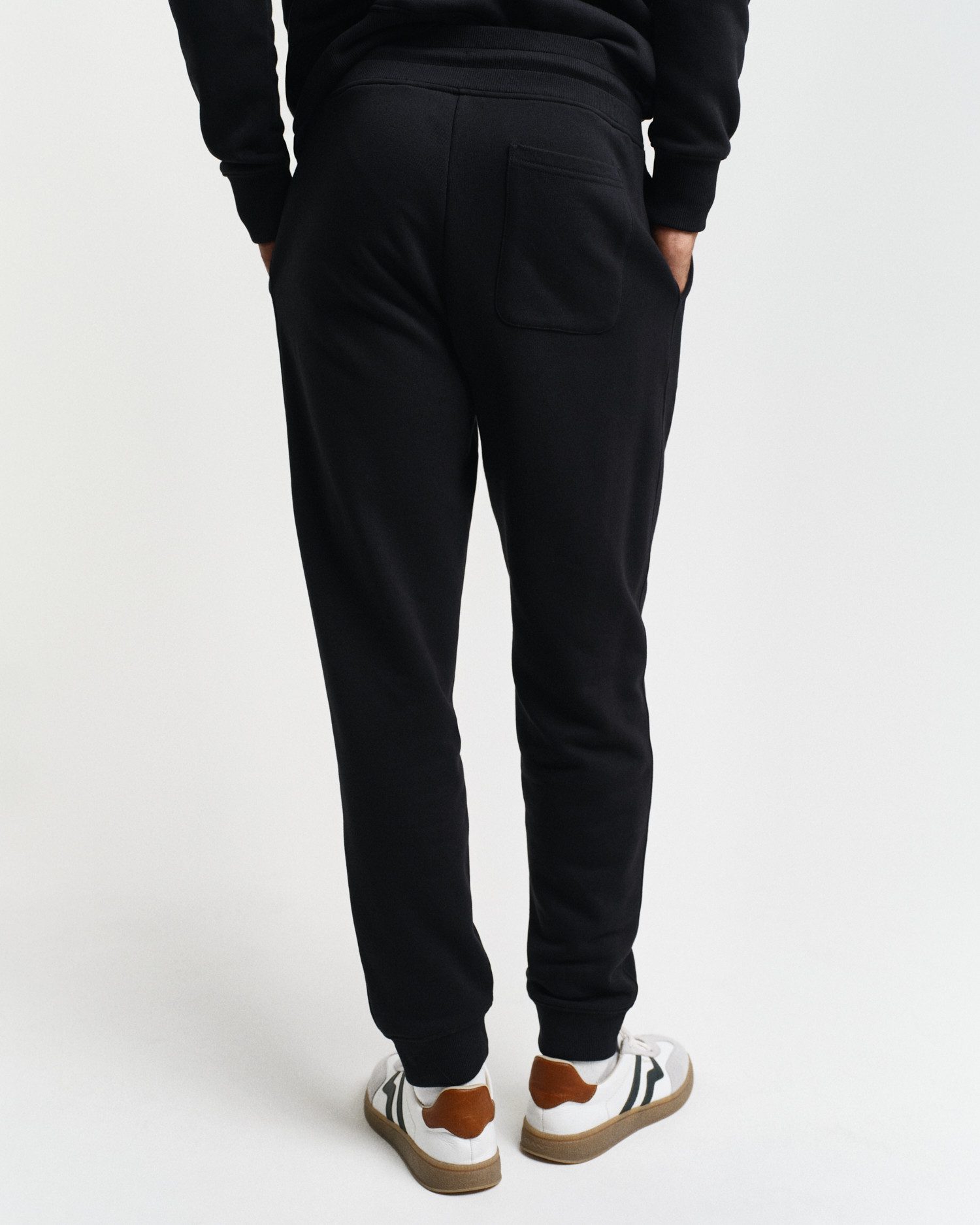 Gant Sweathose REG SHIELD SWEATPANTS mit Logostickerei unterhalb des Bunds günstig online kaufen