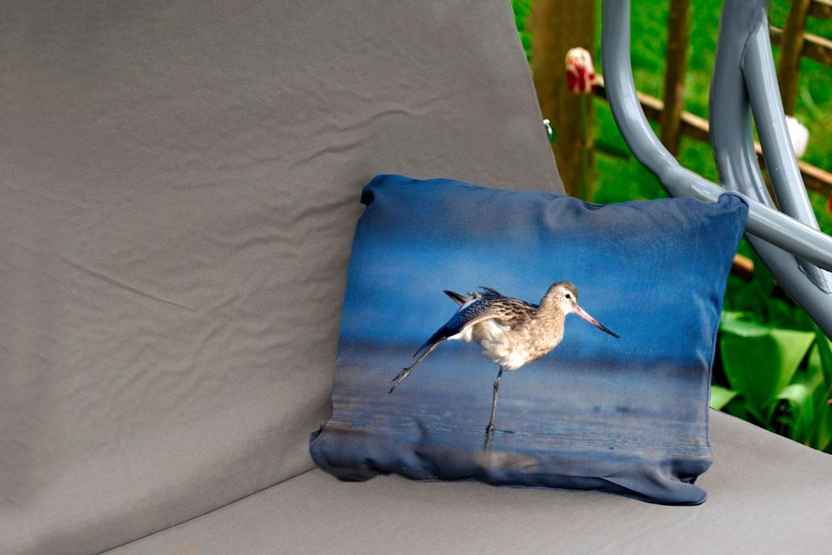 Polyester, aus, Dekokissen ihre Dekokissenbezug, streckt am Kissenhülle Flügel Outdoor-Dekorationskissen, Strand Uferschnepfe MuchoWow