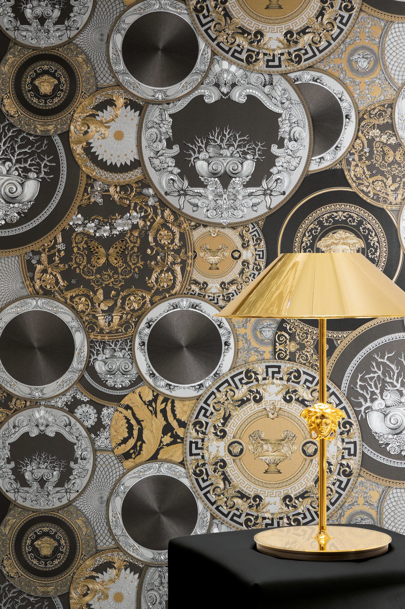 Versace Vliestapete Versace 6 Art De La Table –, geprägt, 3D-Optik, Barock, Motiv, (1 St), Elegantes Ornamentdesign mit Metallic-Glanz & feiner Prägung