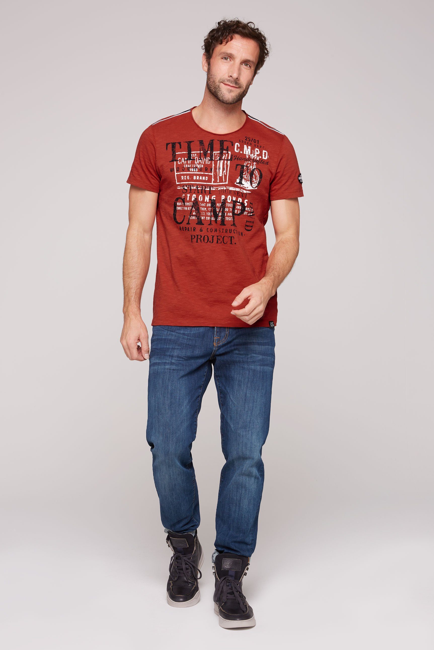 CAMP DAVID T-Shirt mit Logoprints vorne red vintage hinten und