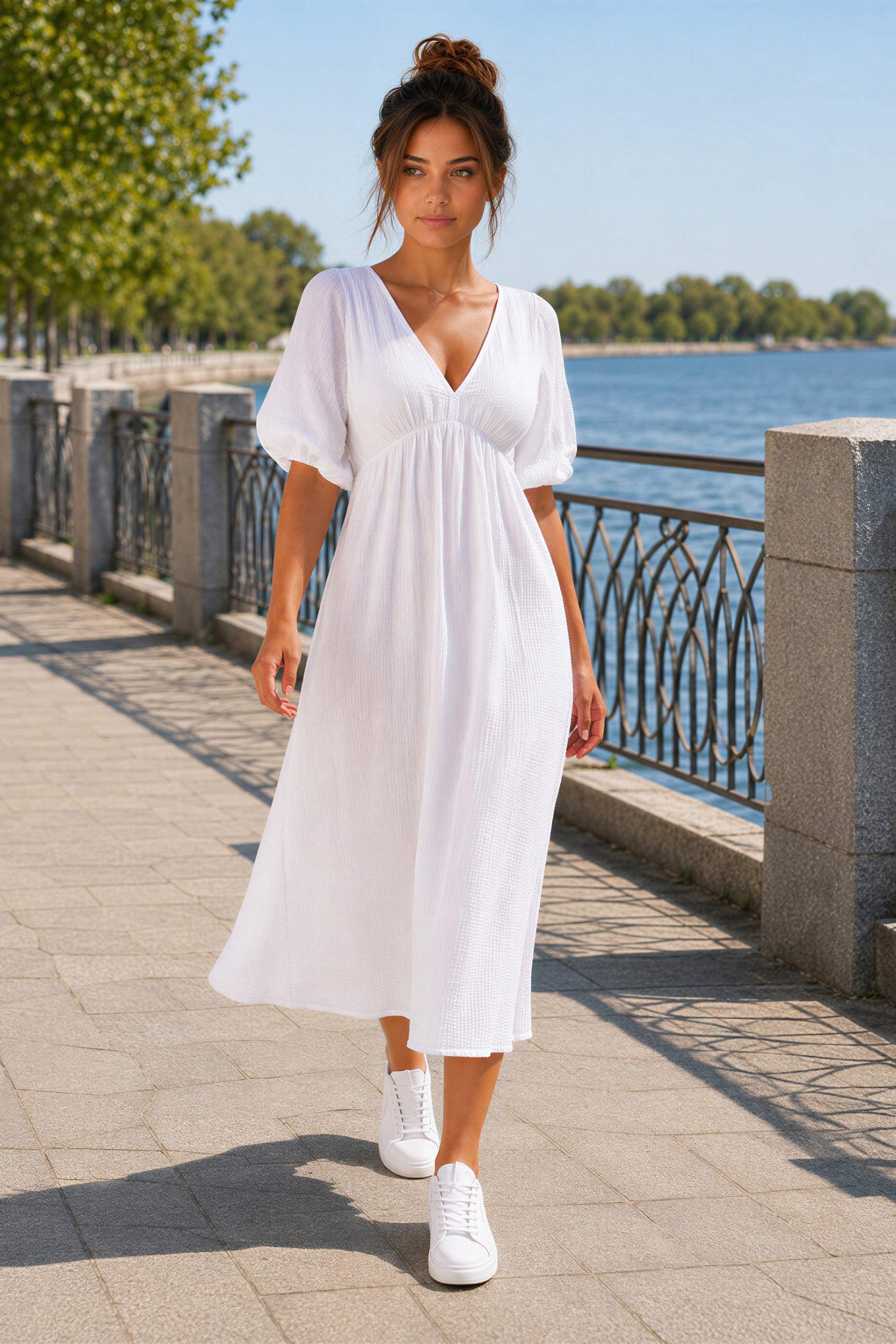 Reichstadt Sommerkleid Damen Relaxed Fit Dress Musselin 25RSW077 Feminine Puffärmel und Rückenschleife