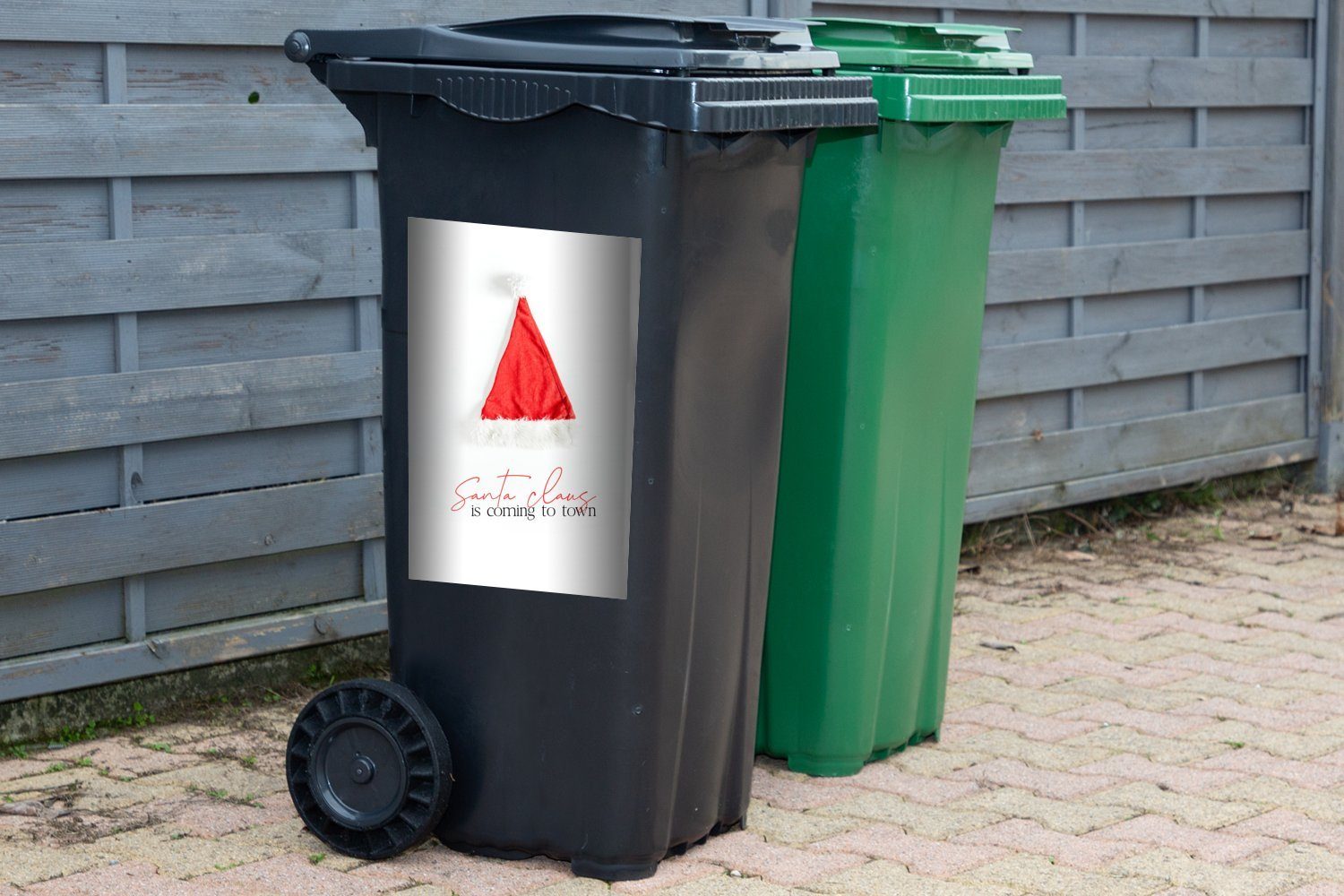 MuchoWow Wandsticker Winter - Rot Mülleimer-aufkleber, - Sticker, Container, (1 Weihnachtsmannmütze St), Abfalbehälter Mülltonne