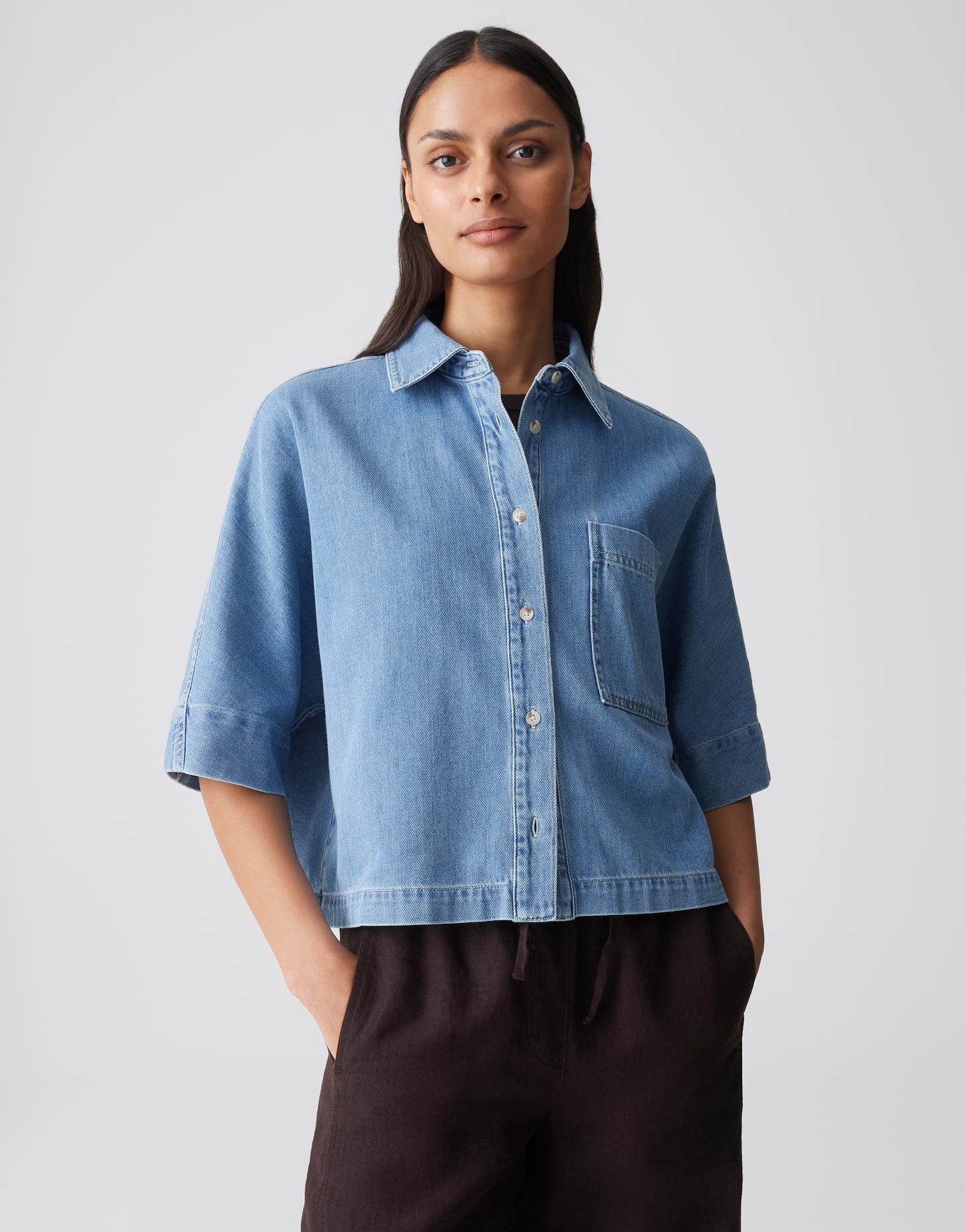 OPUS Kurzarmbluse Fyndra aus Denim mit authentischer Waschung Used Effekte setzen lässige Denim Akzente