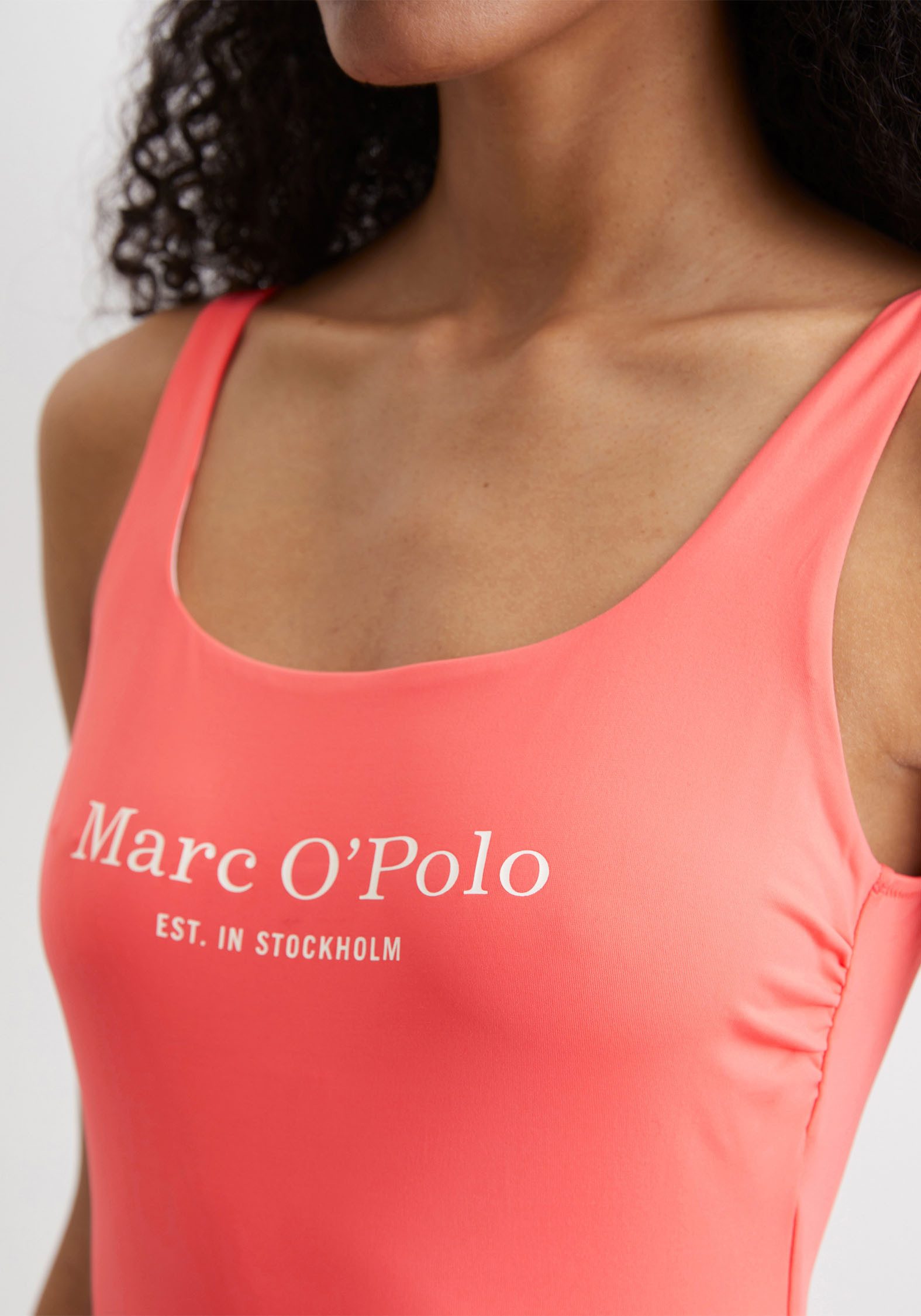 Marc O'Polo Badeanzug schnelltrocknend, tiefer Rücken, Logoschriftzug – Bild 4 von 4