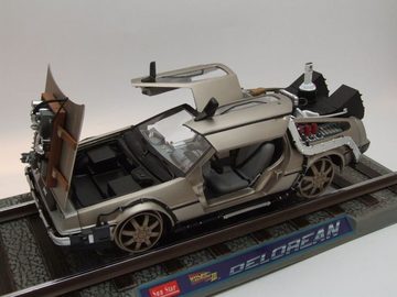 Sun Star Modellauto DeLorean Back to the Future Zurück in die Zukunft Teil 3 auf Bahnschie, Maßstab 1:18