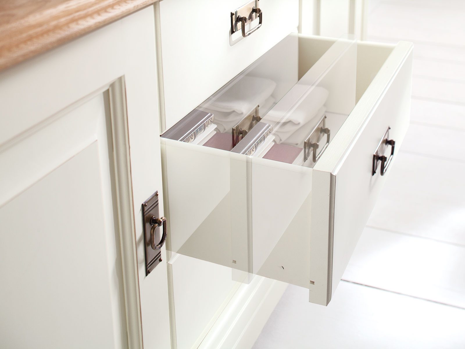 Casamia Highboard Highboard Hochanrichte Novara 4-türig mit 2 Schubladen weiß massiv