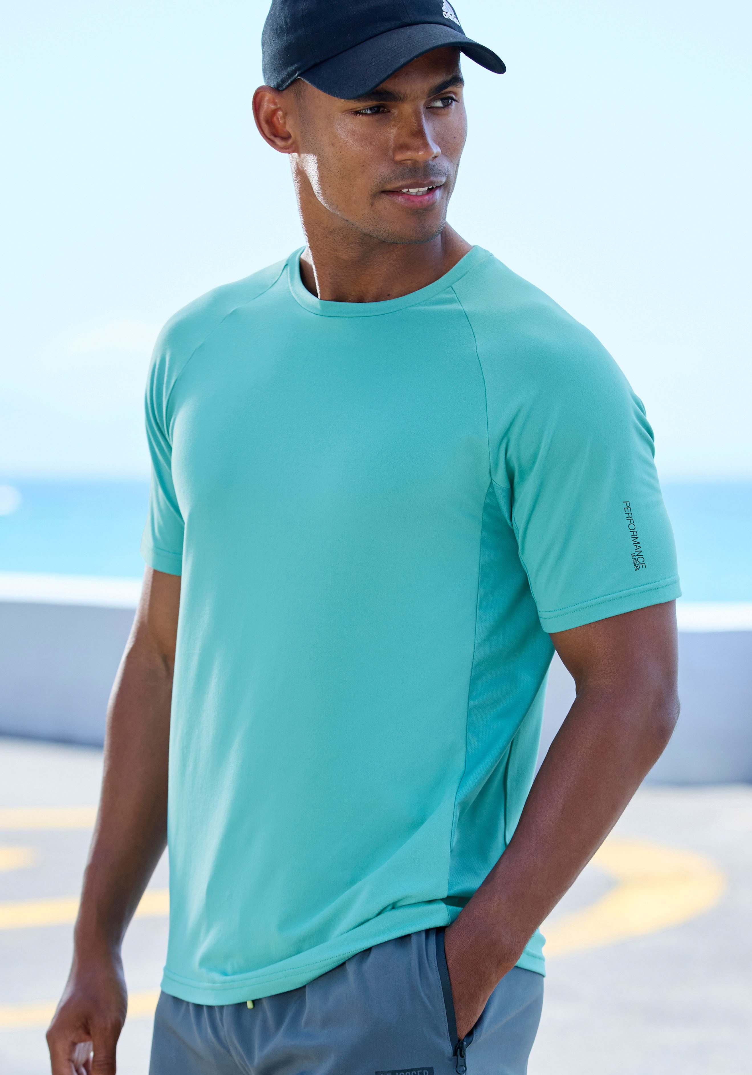 AUTHENTIC LE JOGGER Funktionsshirt mit Rundhalsausschnitt und seitlichen Mesh-Einsatz