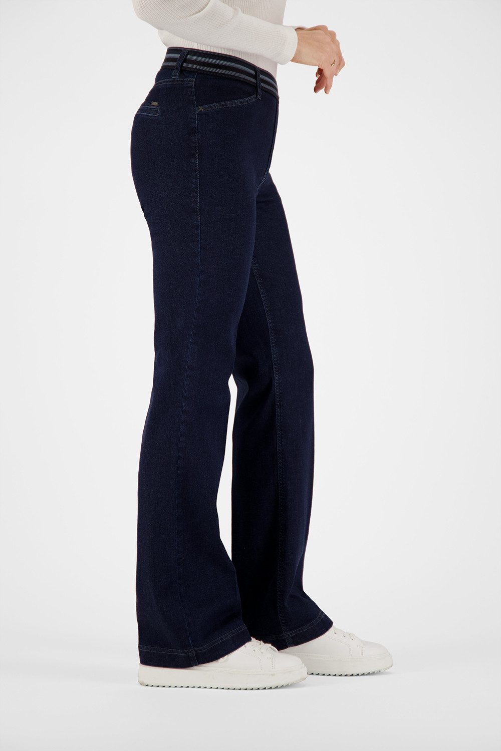 Atelier GARDEUR Bootcut-Jeans ZILLA1-670701-7268, Slim Fit, blau, dark stone Elastischer Pull-on-Bund mit dekorativem Streifen