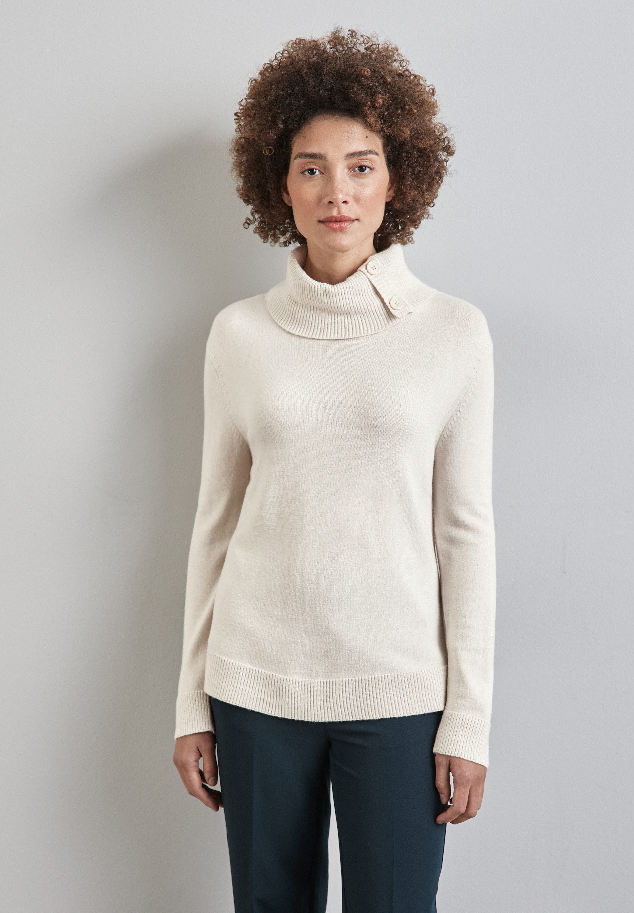 STREET ONE Rollkragenpullover mit Knopf Details
