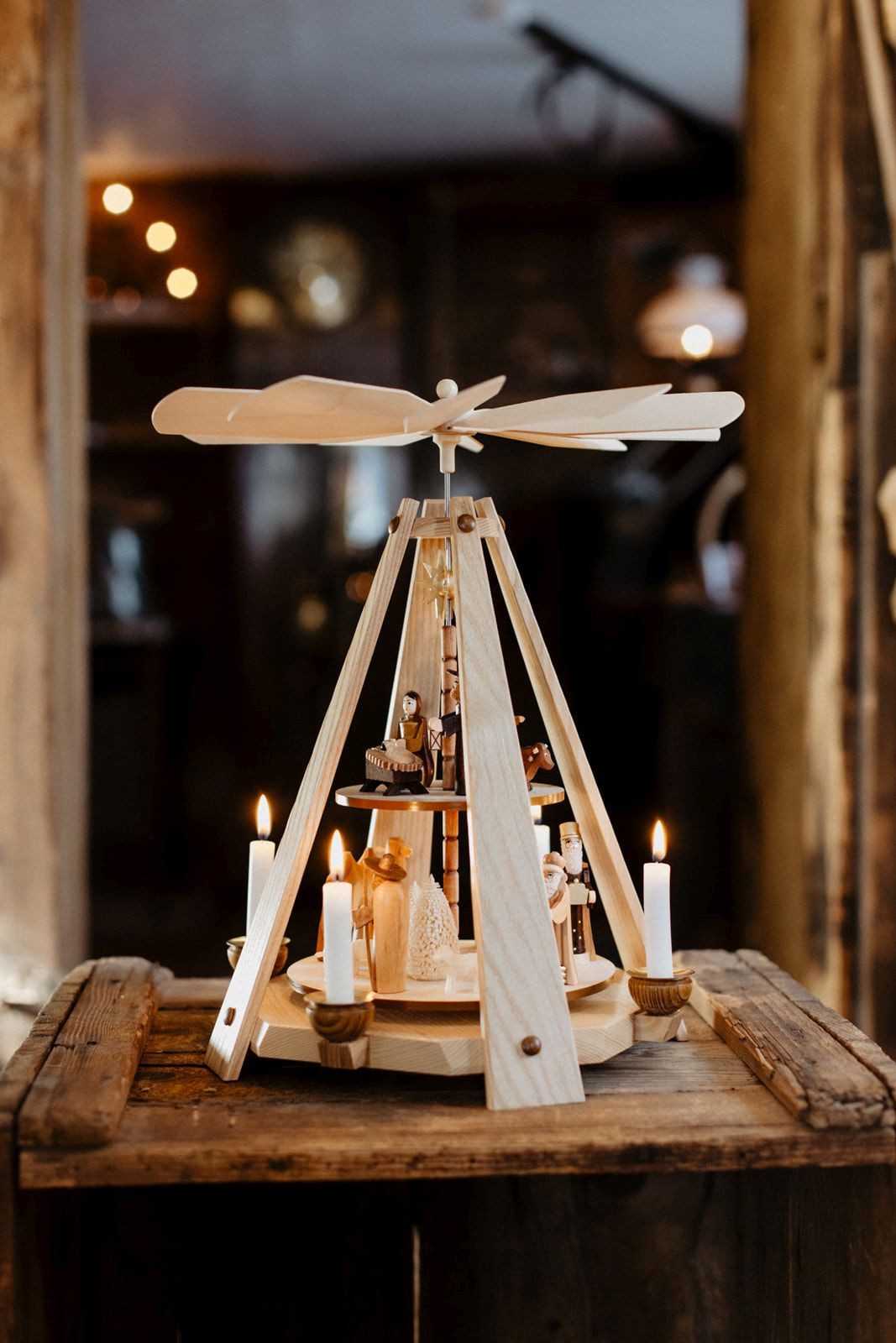 Knuth Neuber Weihnachtspyramide Kerzenpyramide mit Krippe, gebürstet Höhe 40 cm NEU