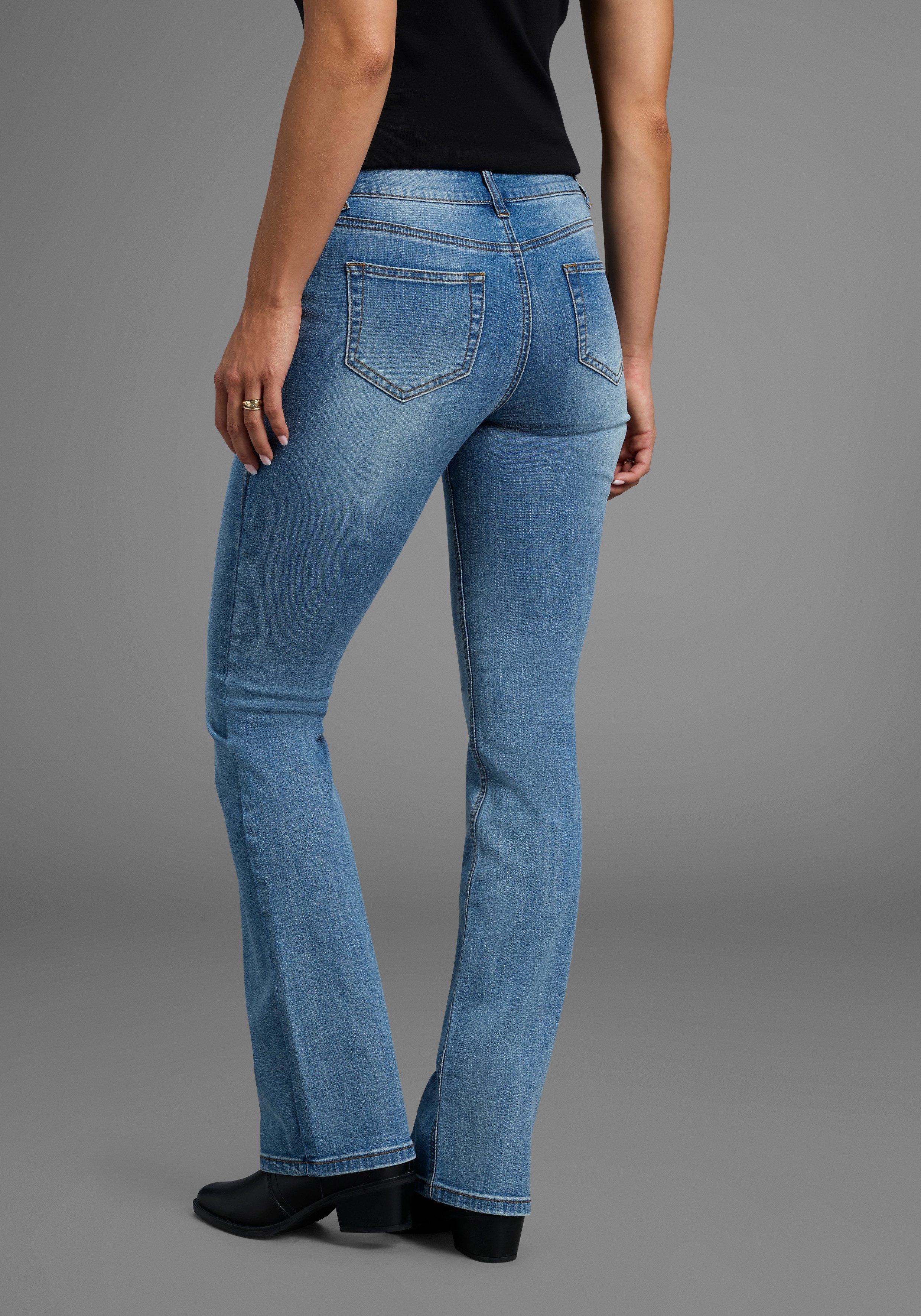 Arizona Bootcut-Jeans mit Keileinsätzen ausgestellte Beinform, niedrige Leibhöhe, elastisches Material – Bild 2 von 5
