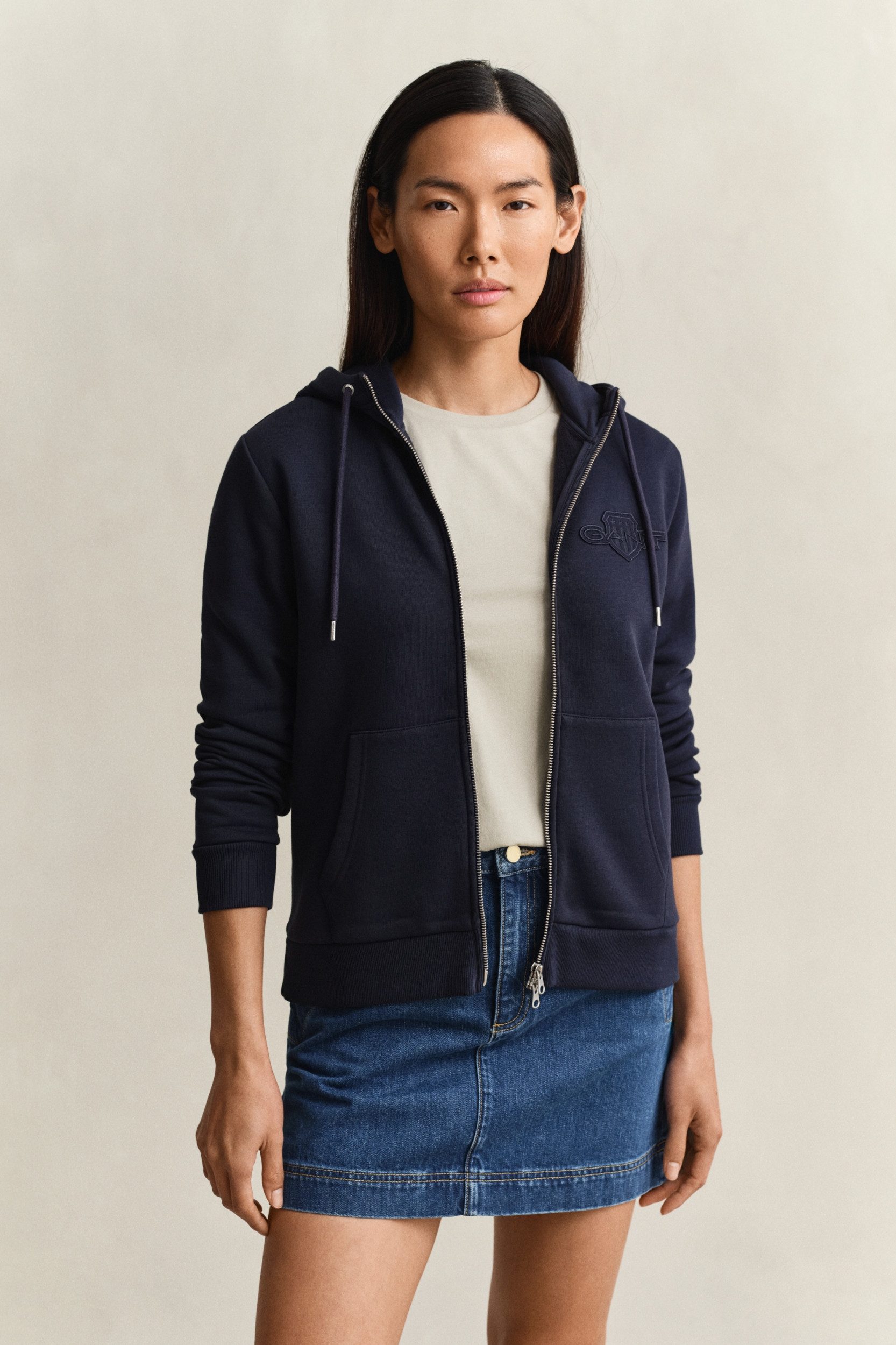 Gant Sweatshirt REG TONAL SHIELD ZIP HOODIE – Bild 2 von 5
