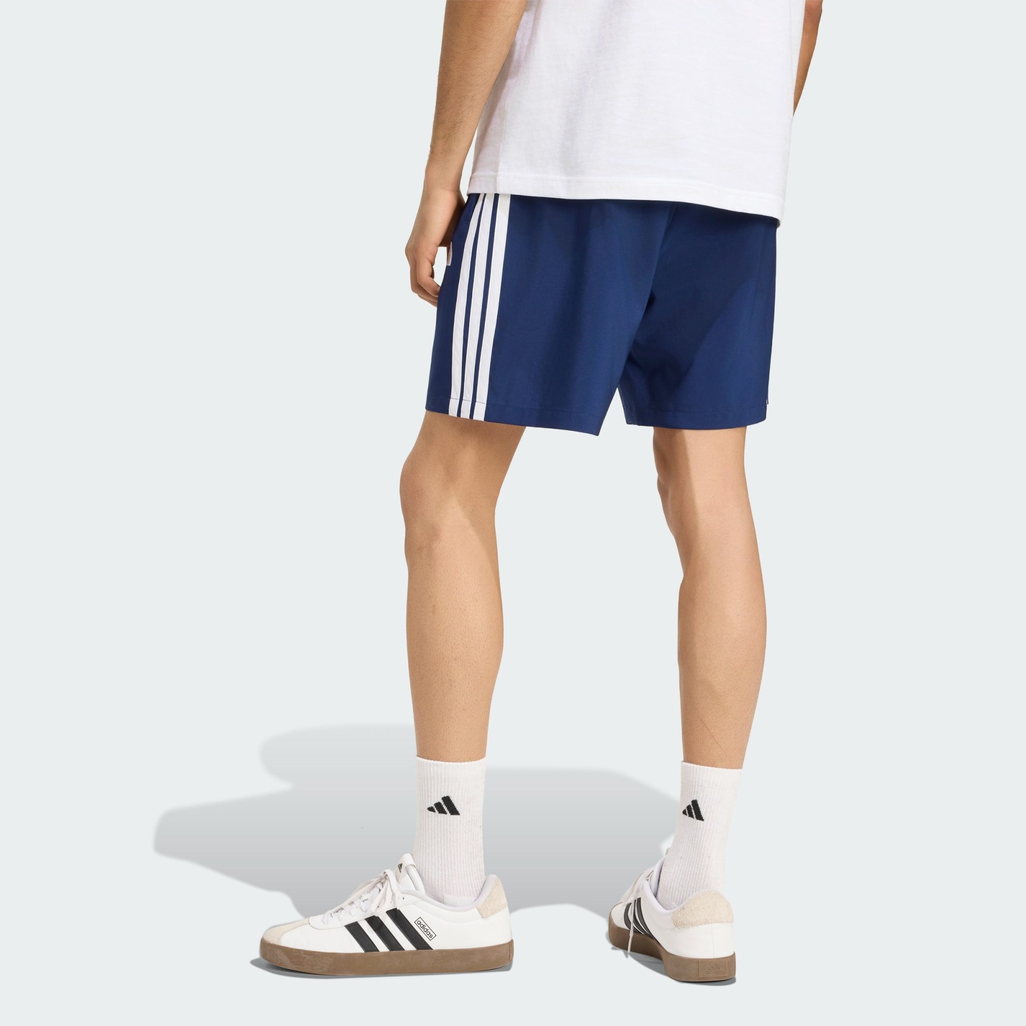 adidas Sportswear Shorts ESSENTIALS 3-STREIFEN CHELSEA LITE SHORTS, GEWEBT (1-tlg)