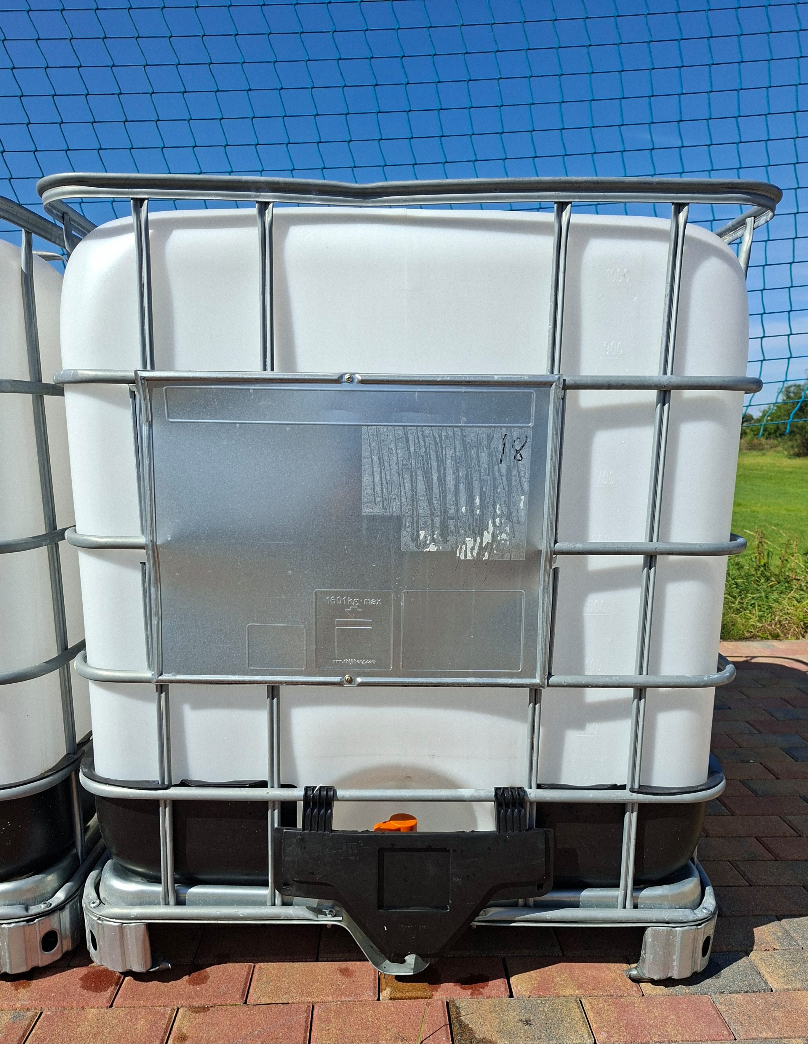 Voxtrade Regenwassertank IBC 1000Liter Regenwassertank Metallpalette Lebensmittel gereinigt, (viele verschiedene Anschlüsse vorrätig), stabile Palette