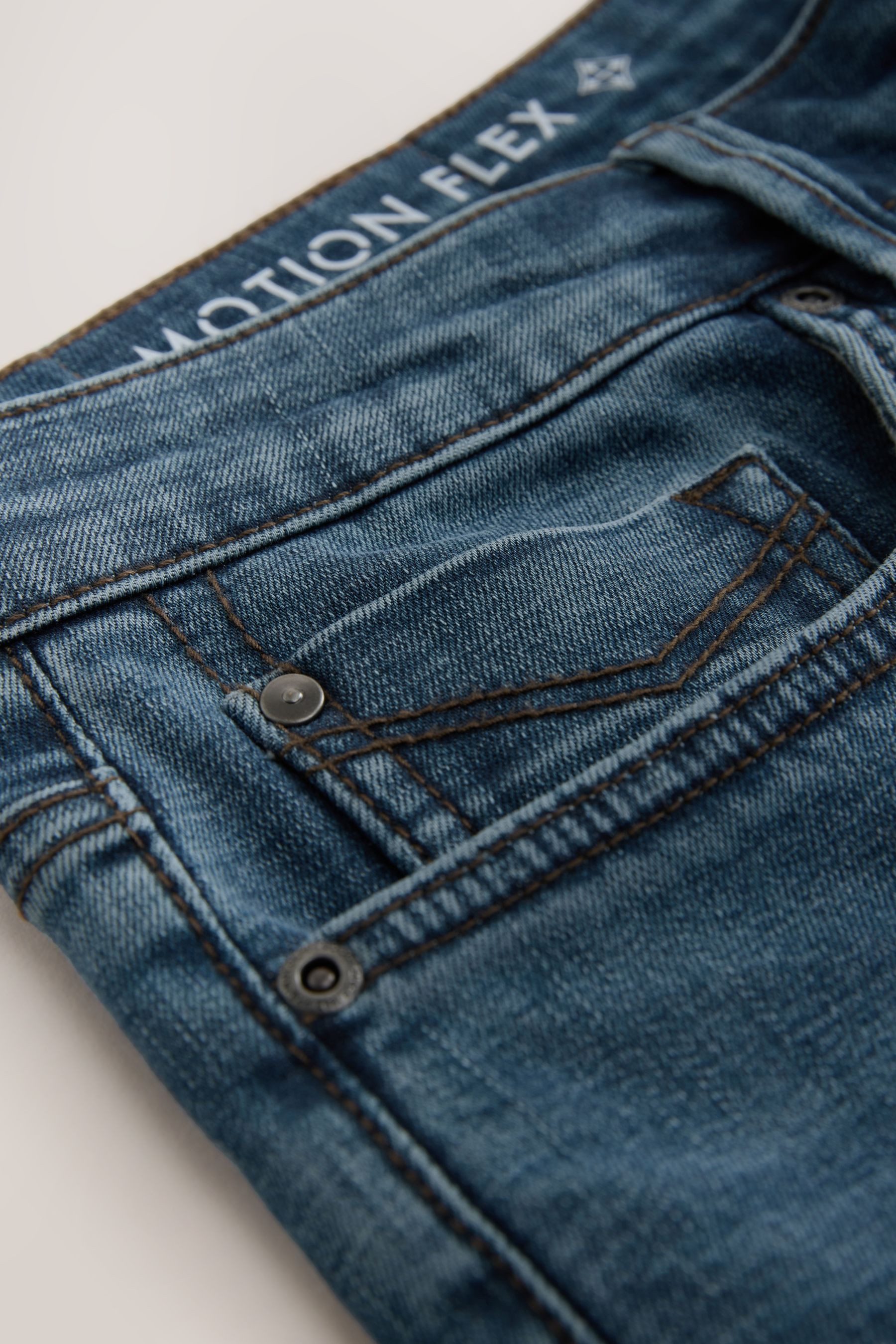 Next Straight-Jeans Straight Fit Motionflex Jeans (1-tlg)