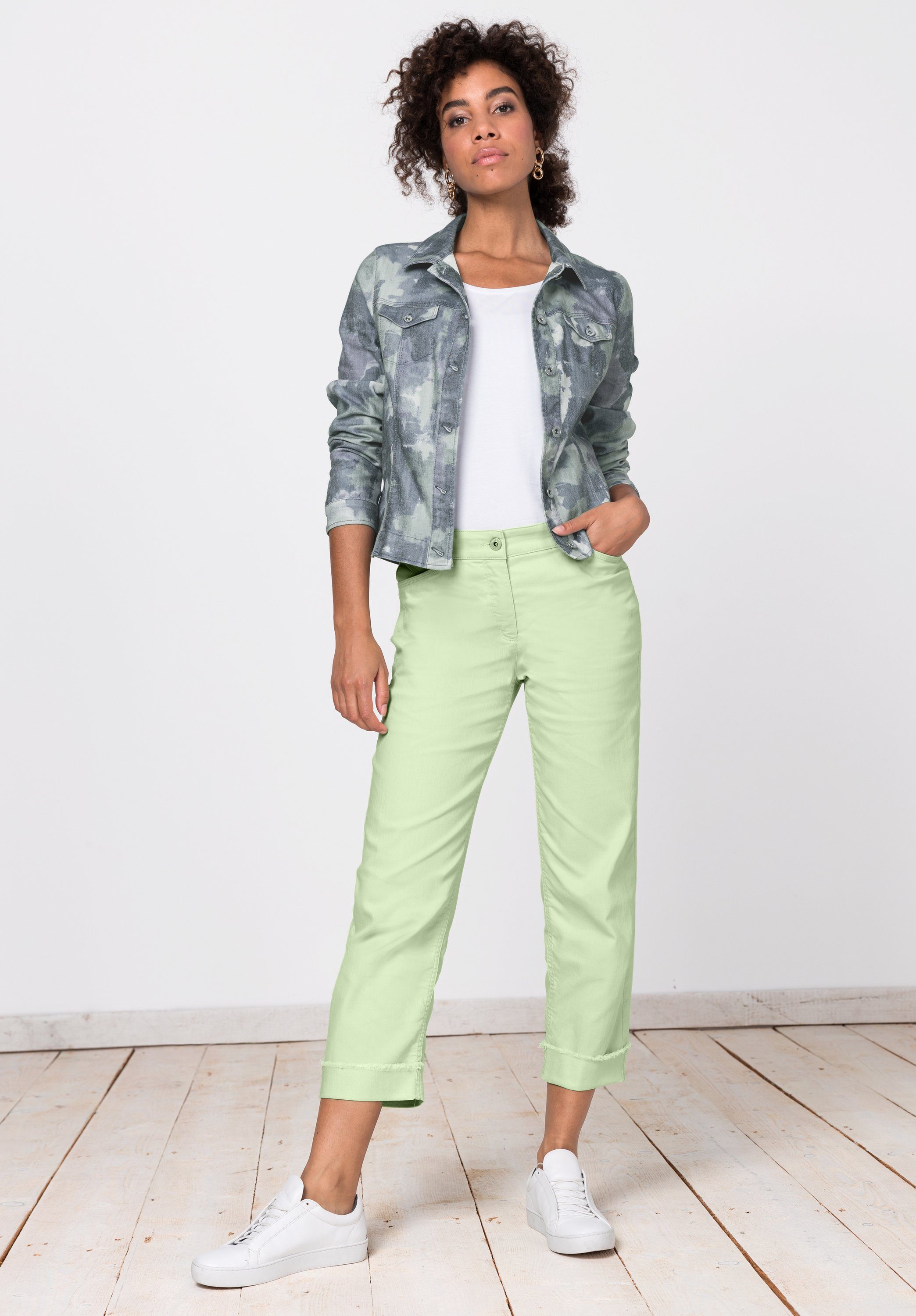 stylischen Jeansjacke angesagten bianca mit JUNE Details Allover-Print im