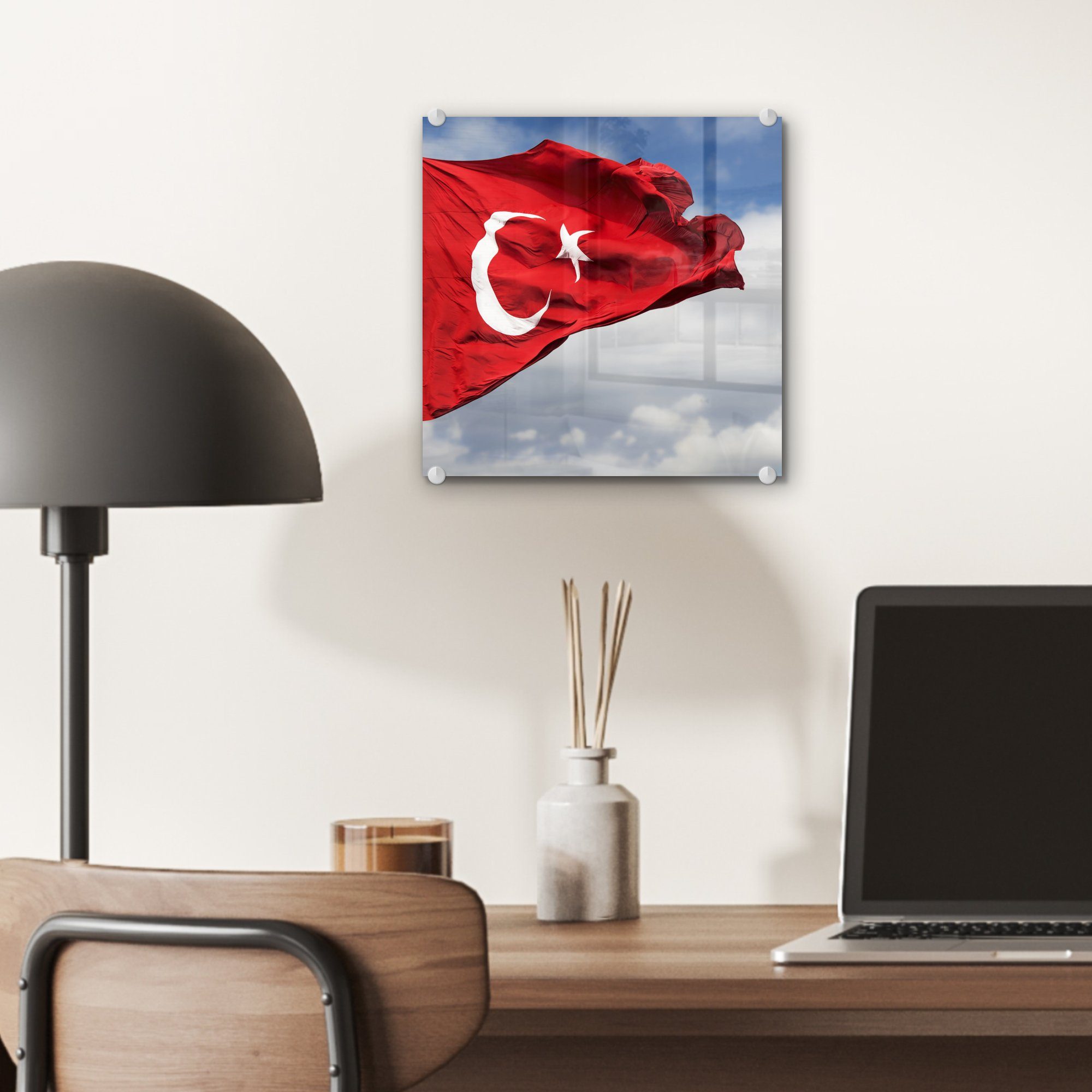 auf Eine Acrylglasbild Glas auf Glasbilder Bilder türkische im - - (1 - Flagge Wind, Glas Foto MuchoWow Wandbild St), Wanddekoration