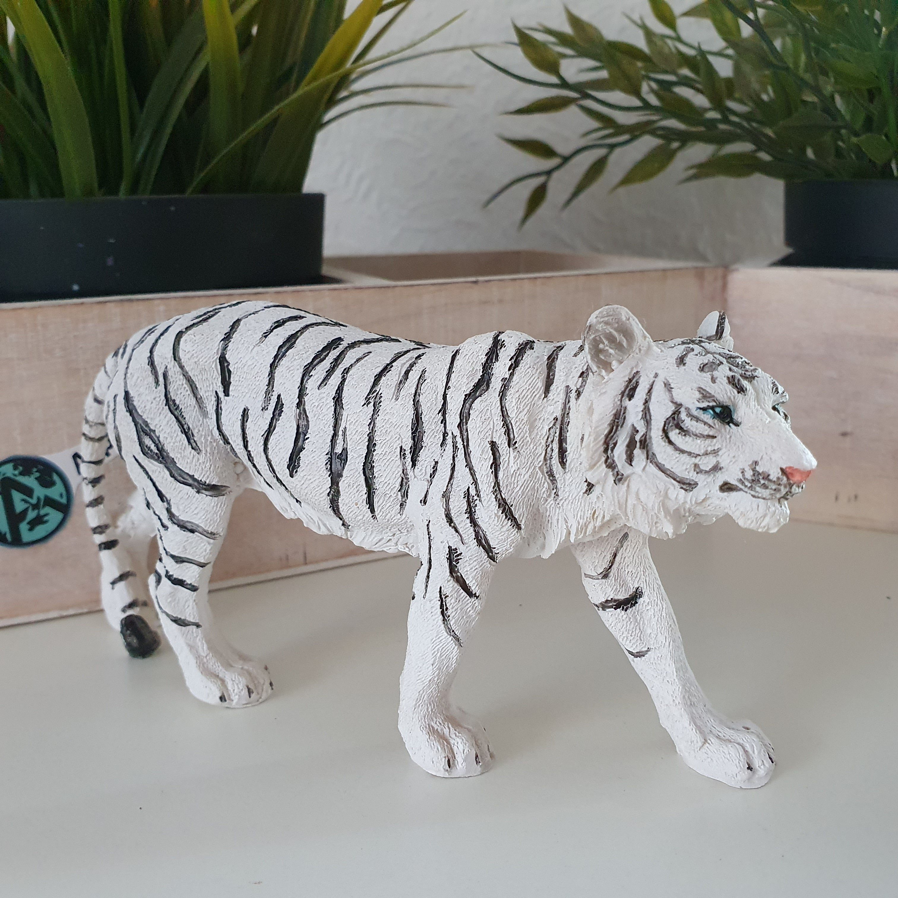 Aspinaworld Dekofigur Weißer Tiger steht und lauft 15 cm lang