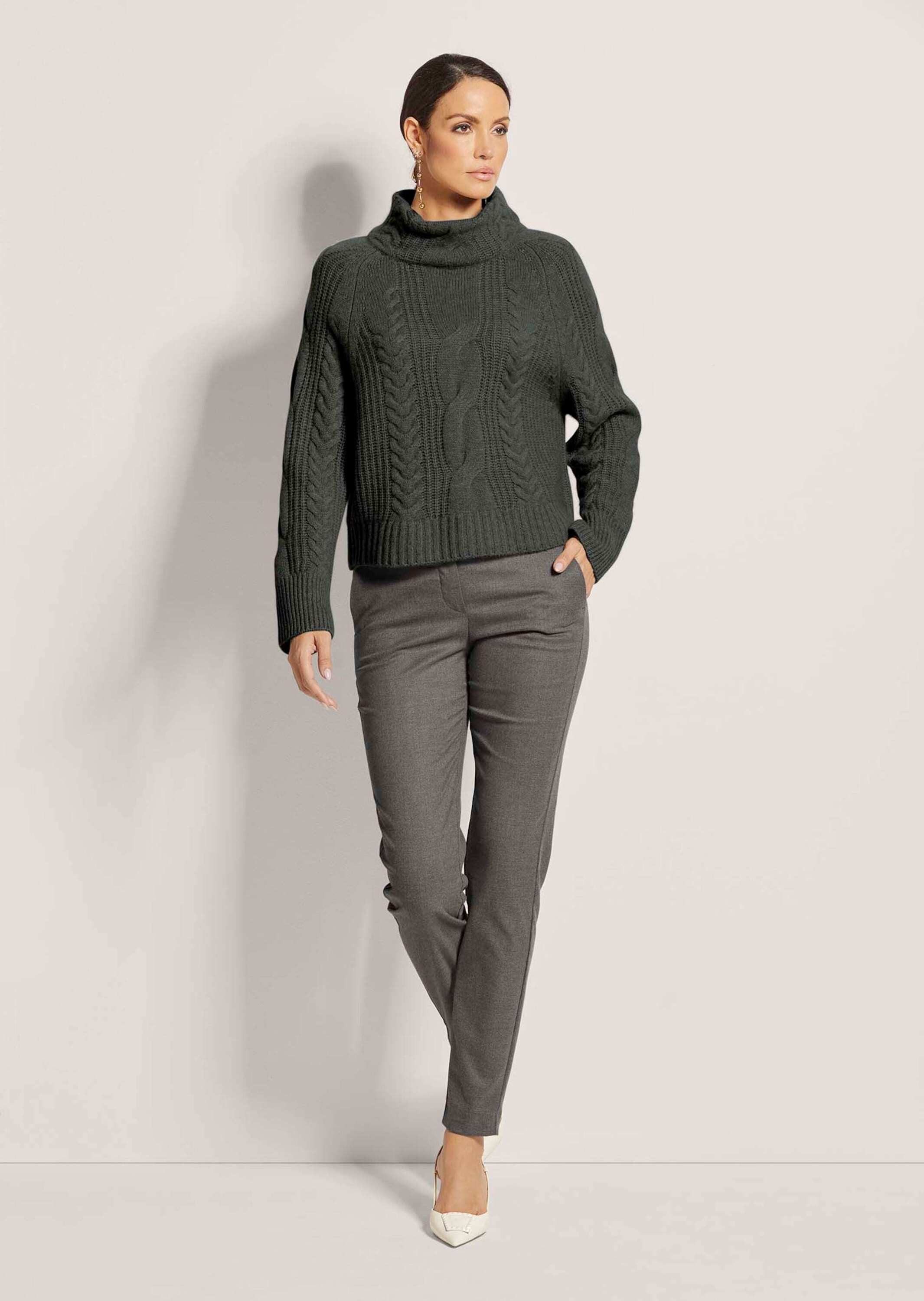 MADELEINE Strickpullover Modischer Stehkragenpullover mit Zopf Uni-Design mit elegantem Stehkragen für stilvolle Akzente