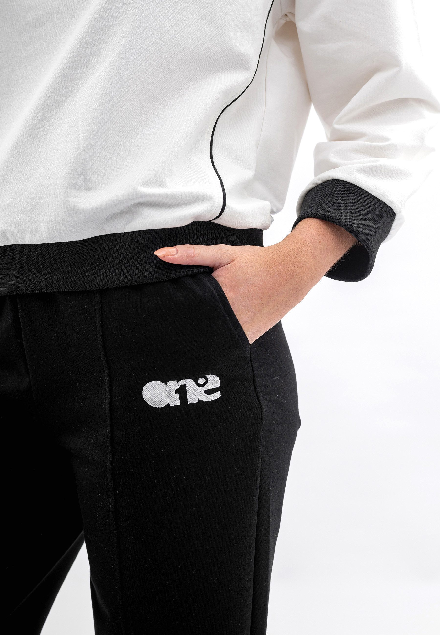 Tom Barron Freizeitanzug Two Color Tracksuit With Embroidery Oen Top