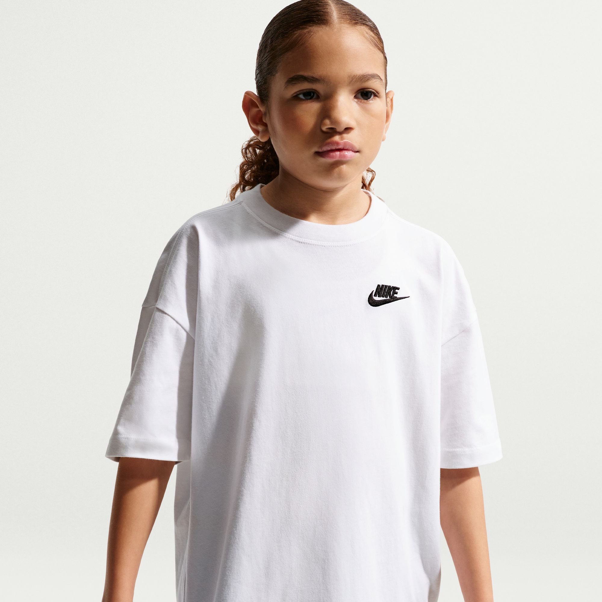 Nike Sportswear T-Shirt Nike Sportswear Big Kids' T-Shirt für Jugendliche, sportlicher Stil, für Sportmode und Streetwear