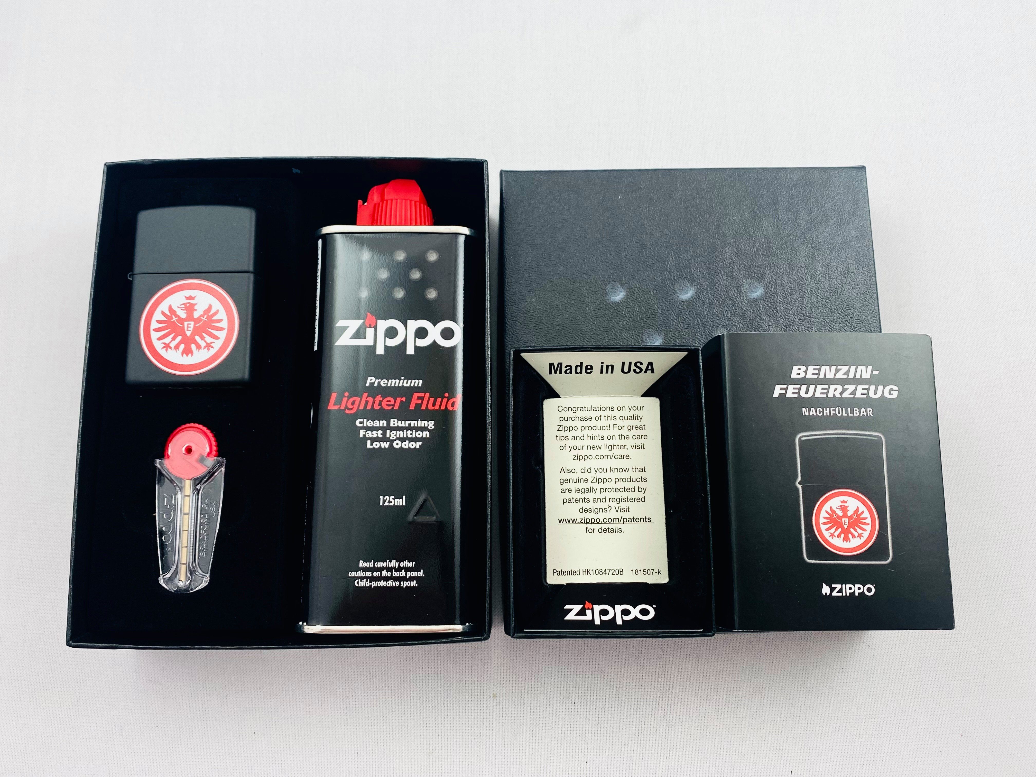Zippo Feuerzeug Eintracht Frankfurt SGE Geschenkset schwarz mit Logo (inkl. praktischer Geschenkverpackung 1 x Original ZIPPO Benzin 1 x Original ZIPPO 6er Feuersteine), offizielle Eintracht Frankfurt Lizenz