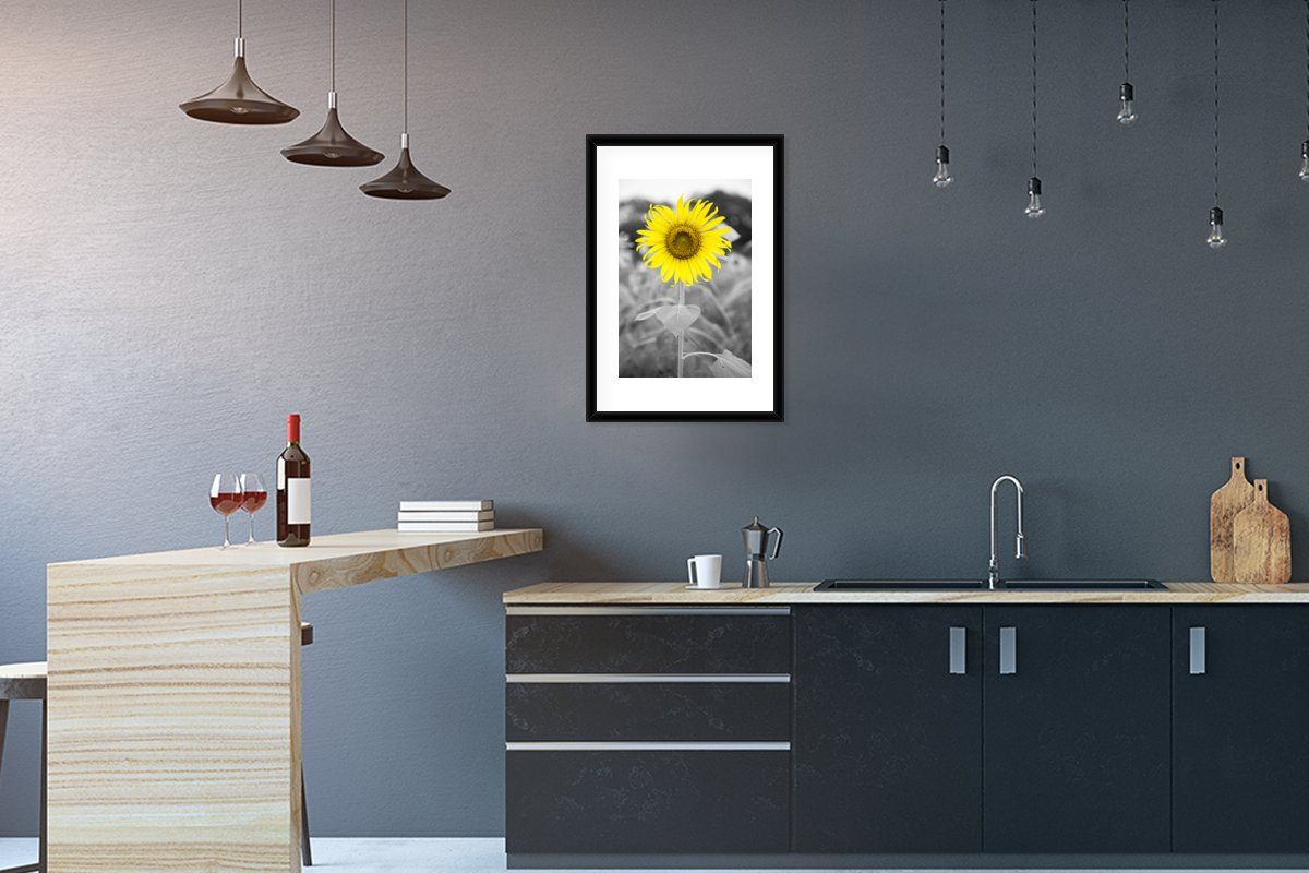 MuchoWow Poster Blumen - Sonnenblume - Gelb - Schwarz - Weiß, (1 St), mit Rahmen, Kunstdruck, Gerahmtes Poster, Schwarzem Bilderrahmen