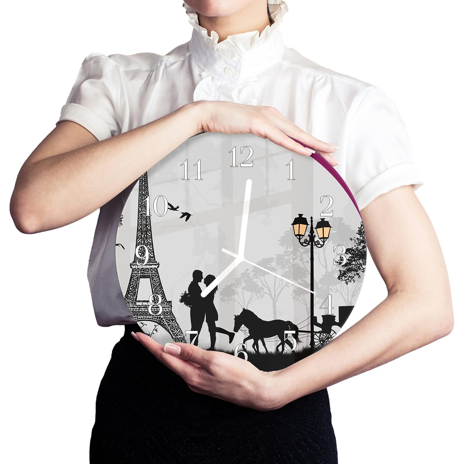 mit cm in Glas und - Primedeco Kutsche und Durchmesser Paris aus Liebespaar Motiv Rund Wanduhr Quarzuhrwerk mit 30 Wanduhr